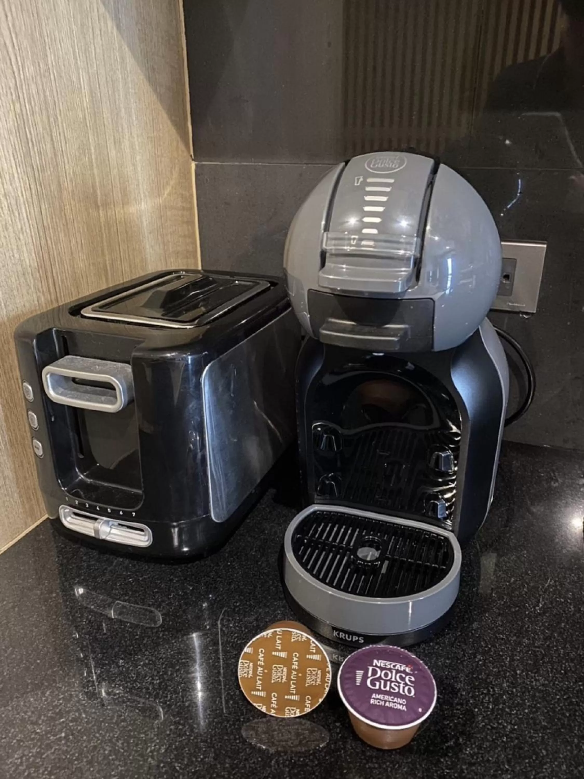 Coffee/tea facilities in Aspira Tropical Residence Thong Lor