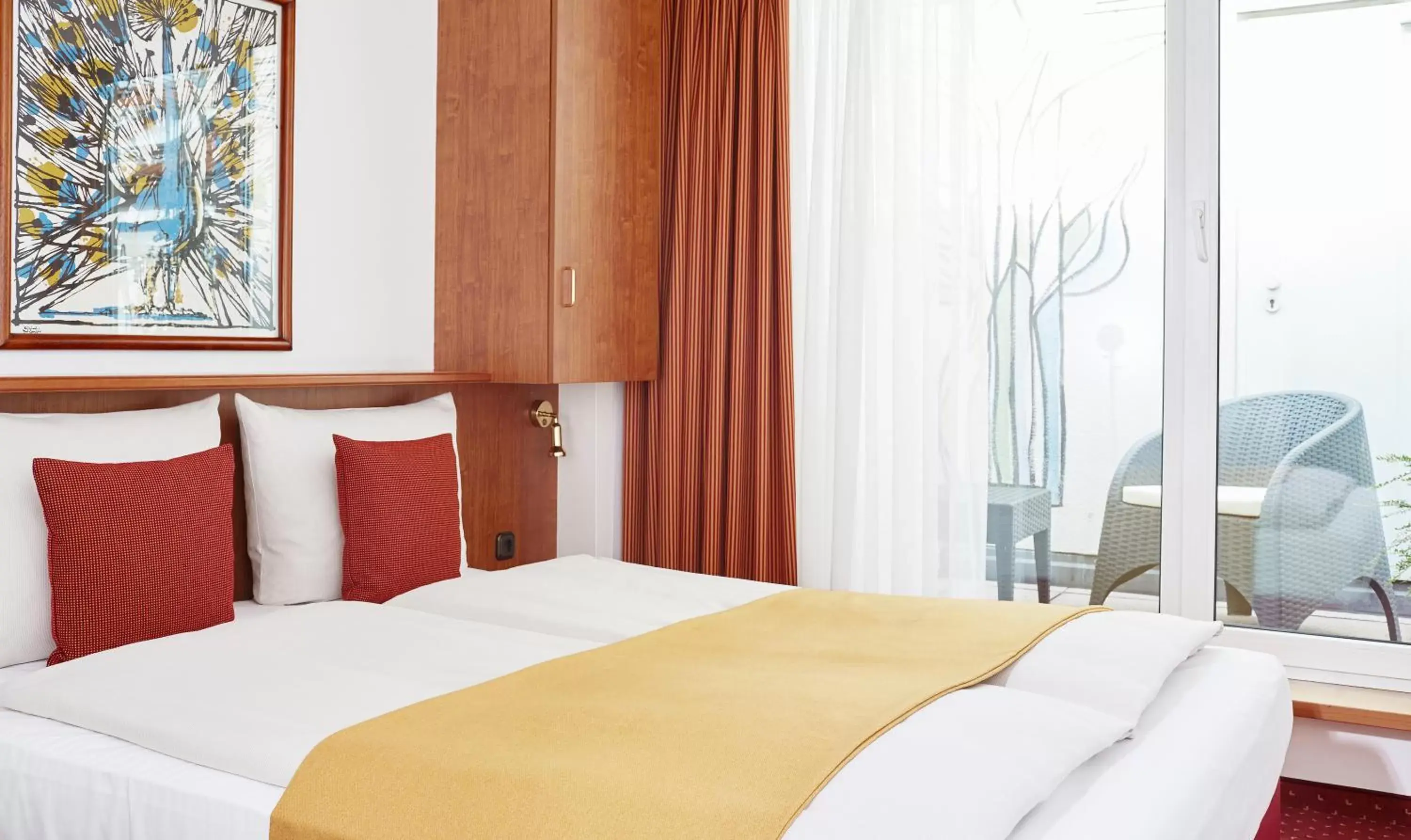Bed in Living Hotel Nürnberg