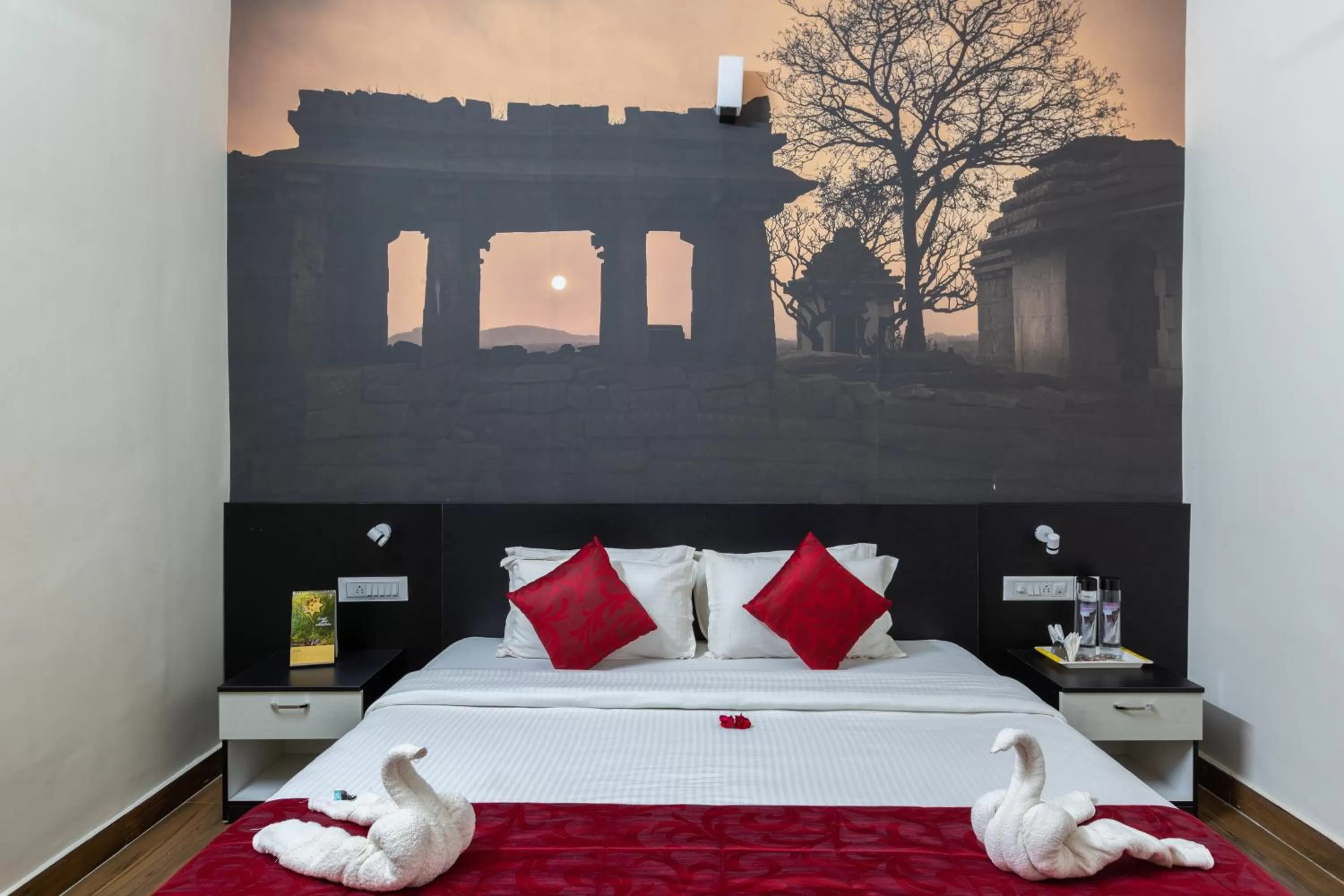 Bed in KSTDC Hotel Mayura Vijayanagara Hampi