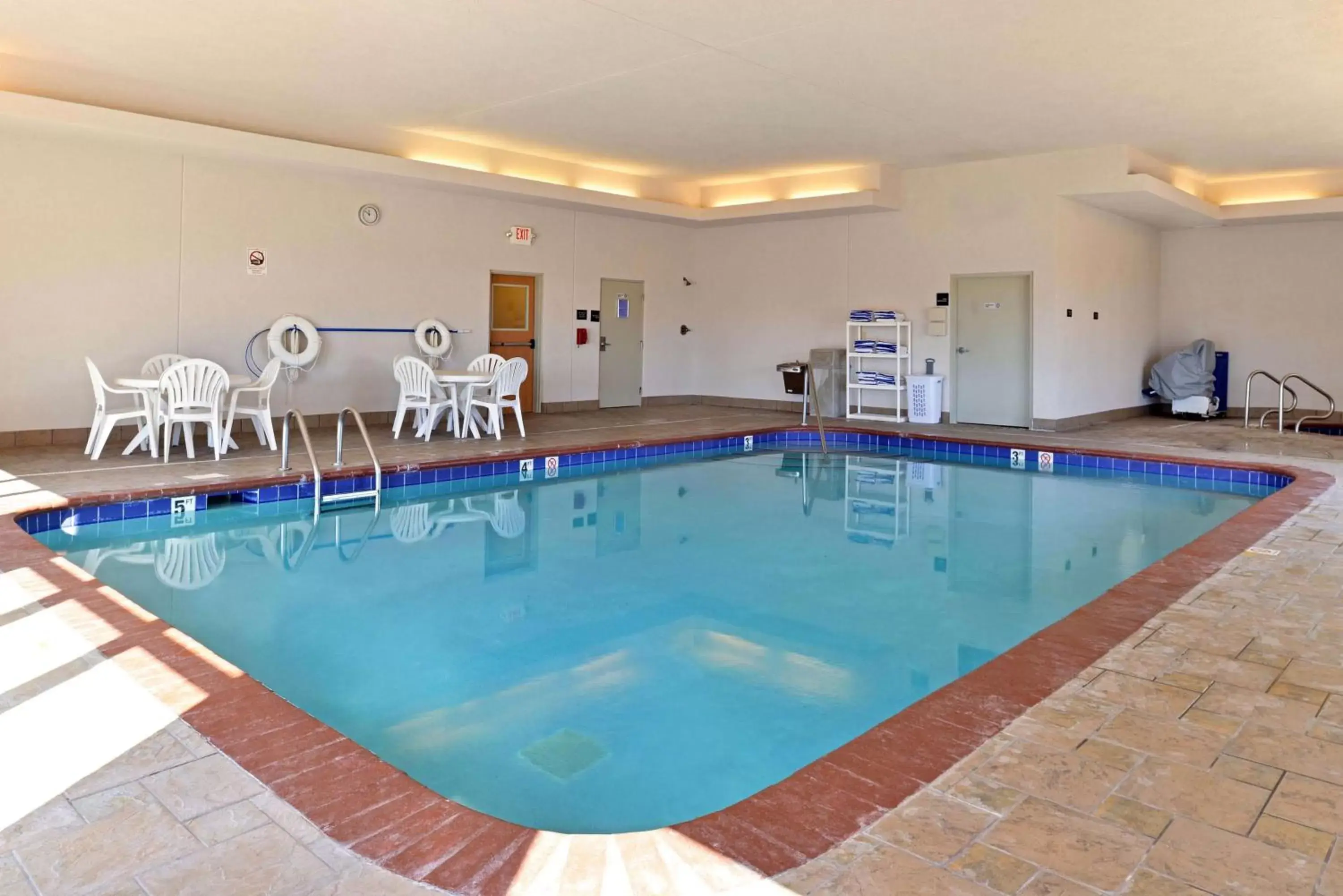 Pool view, Swimming Pool in Hampton Inn Grand Island