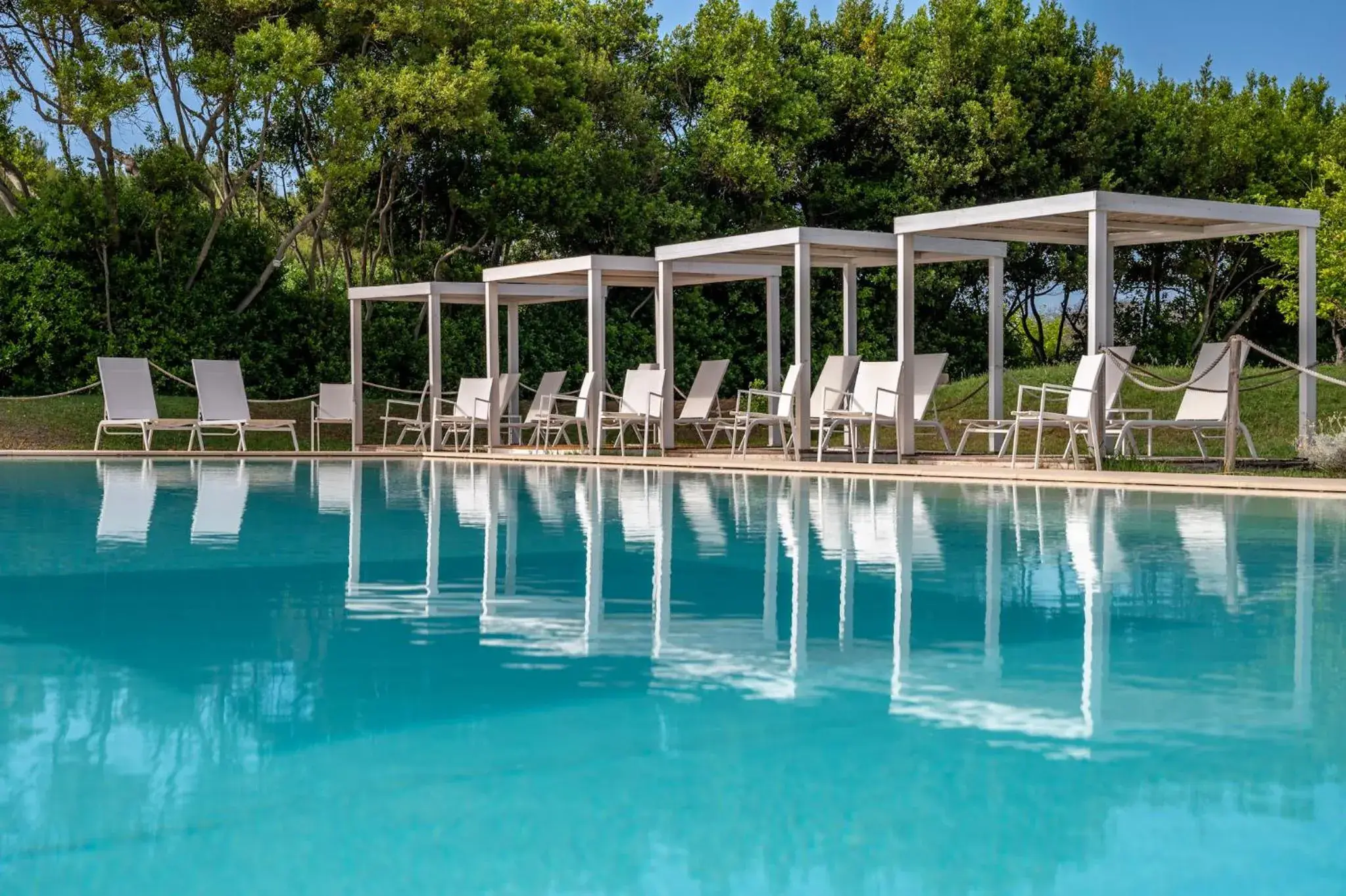 Swimming pool in Masseria Mongiò dell'Elefante Swimming pool in Masseria Mongiò dell'Elefante