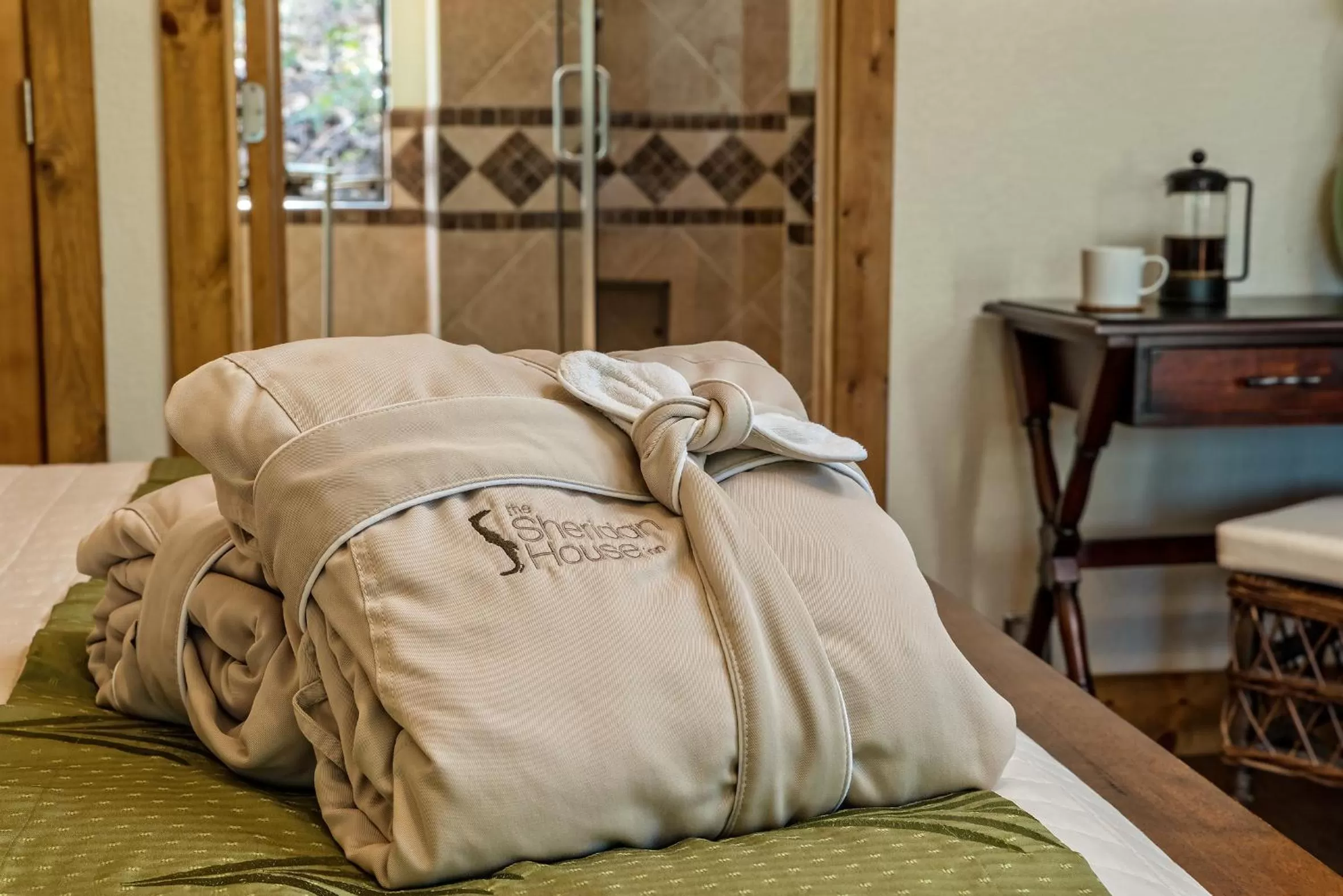 Bed in Sheridan House Inn- Adult Only Accommodation