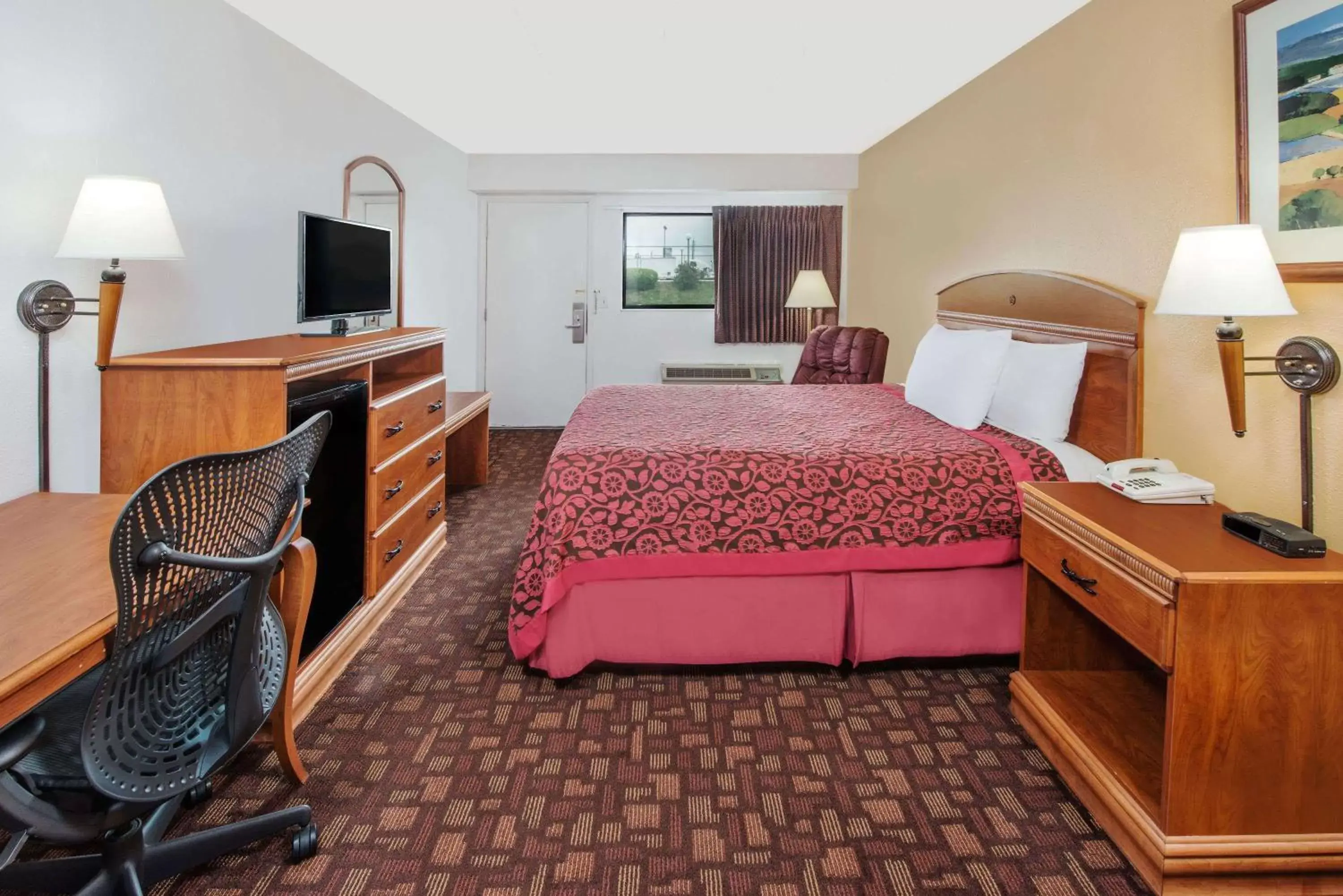 Photo of the whole room in Days Inn by Wyndham Kingdom City