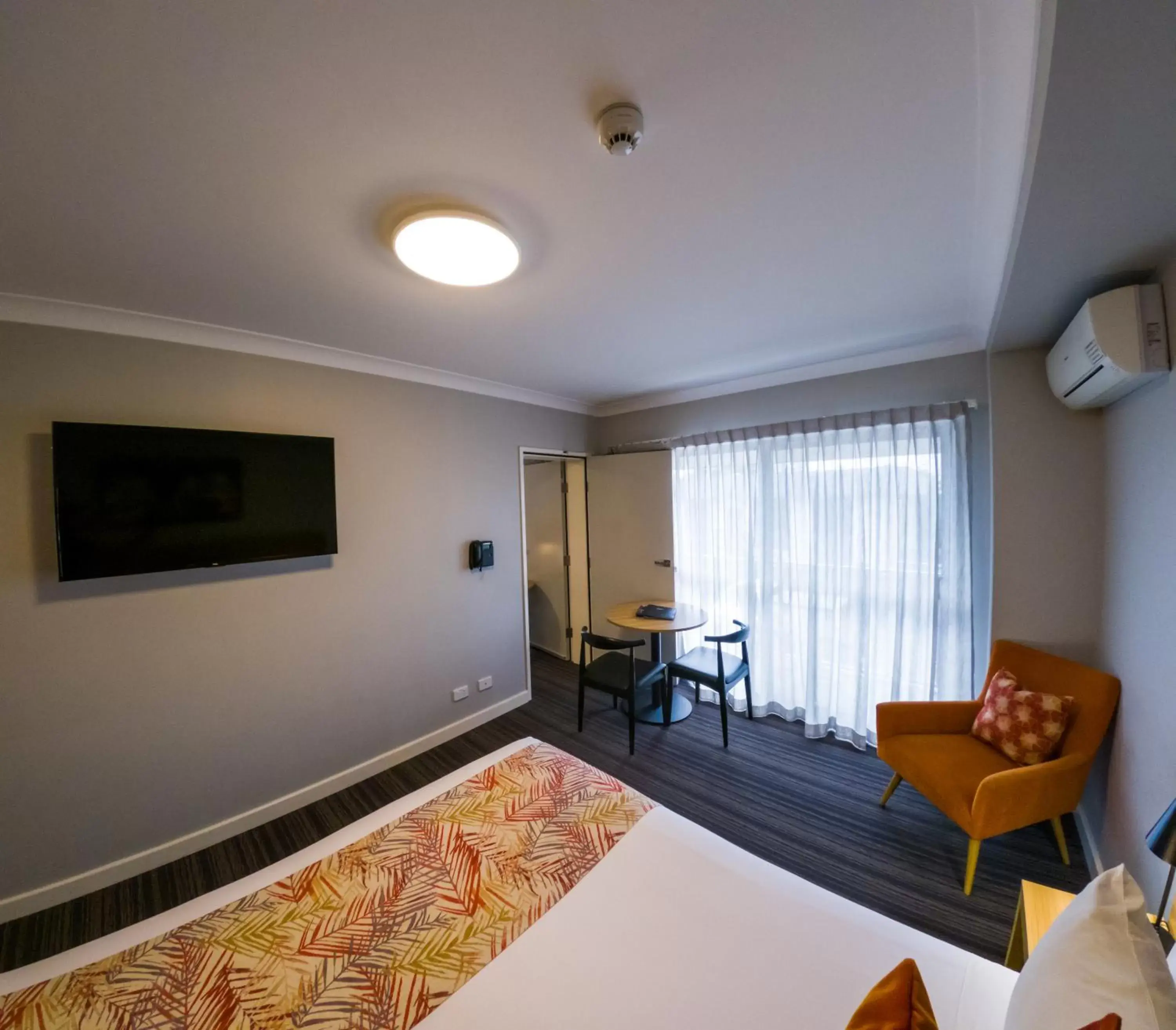TV and multimedia, TV/Entertainment Center in Potters Toowoomba Hotel
