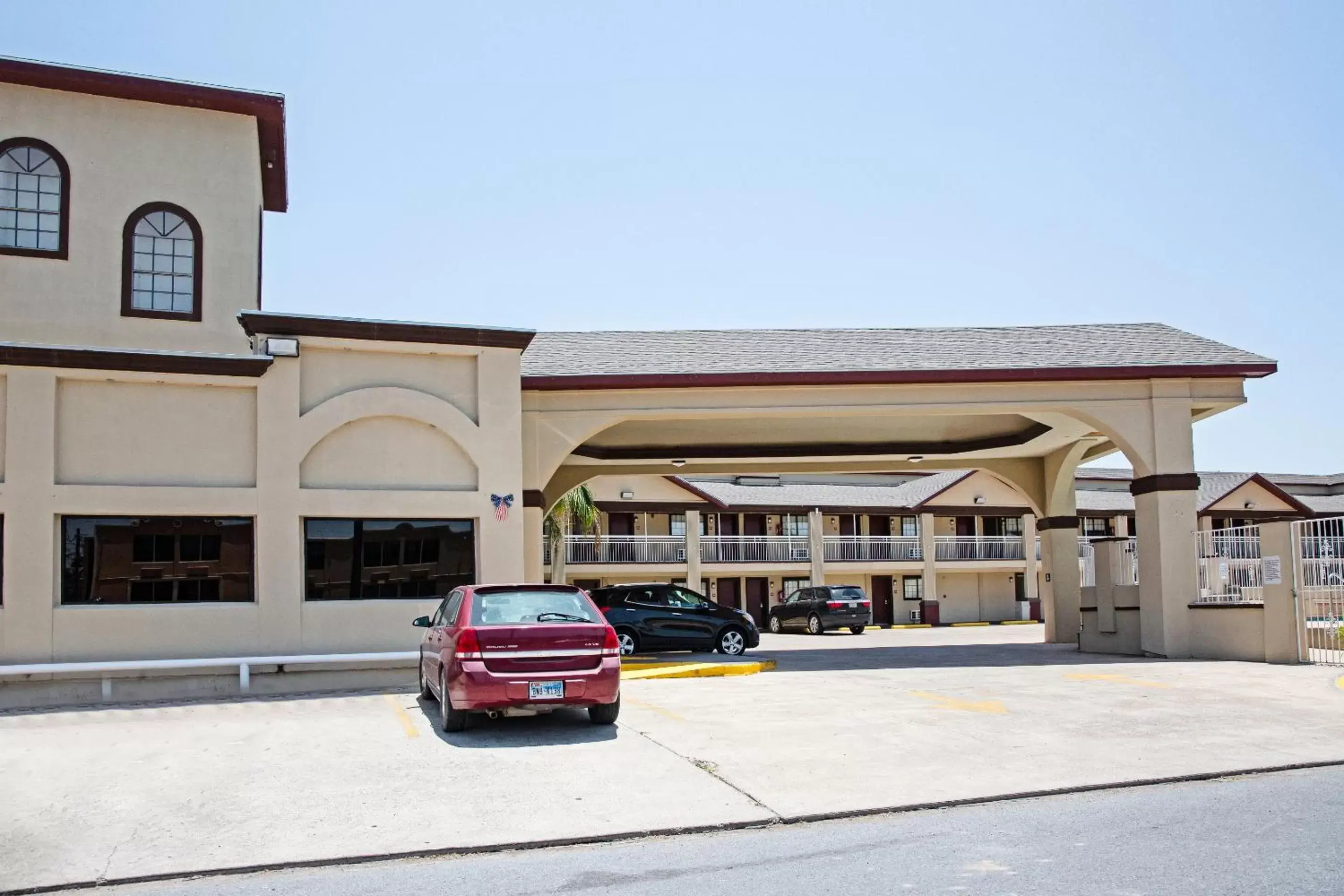 Parking, Property Building in OYO Hotel McAllen Airport South