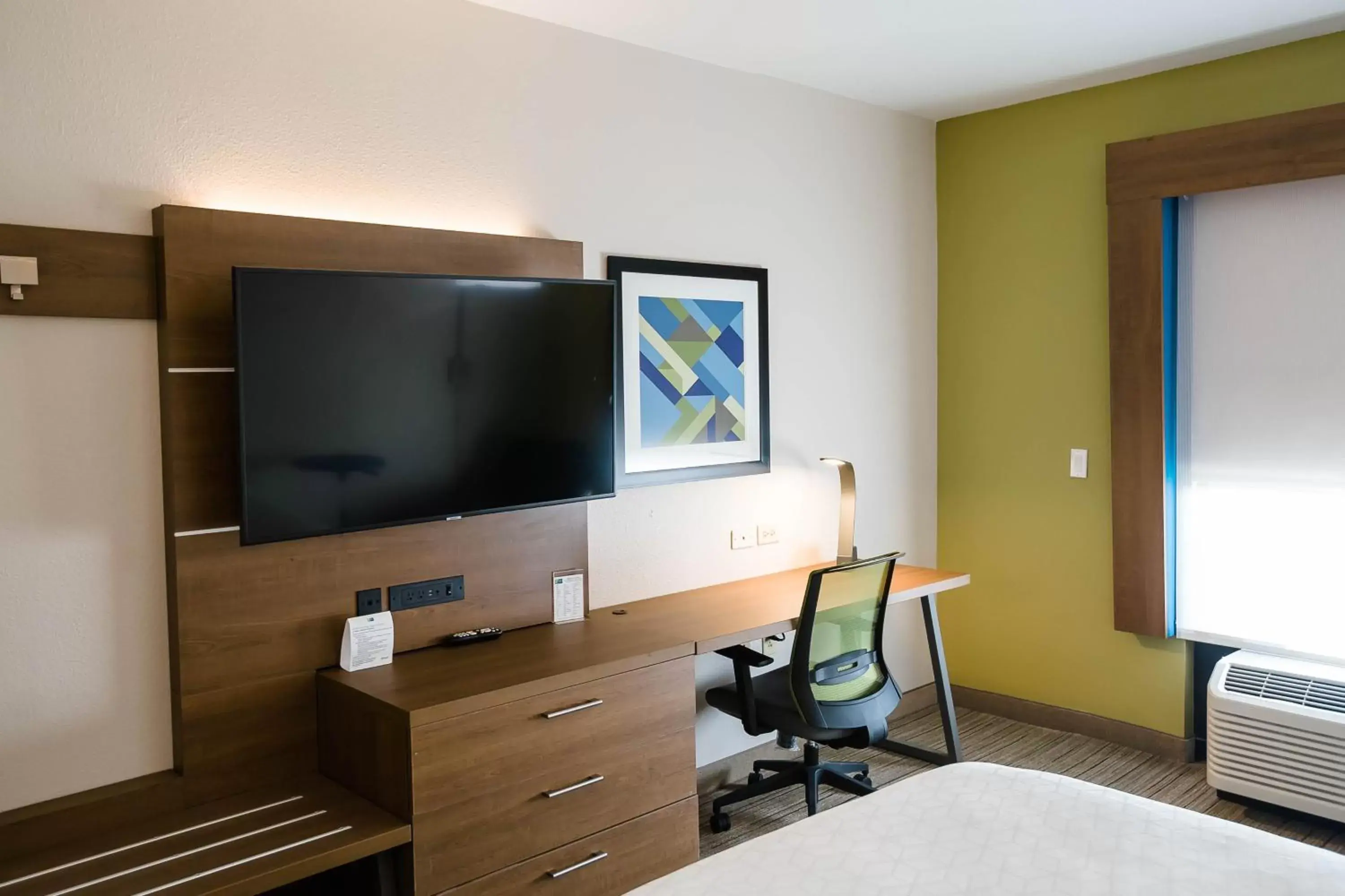 Photo of the whole room, TV/Entertainment Center in Holiday Inn Express & Suites Knoxville-Farragut, an IHG Hotel