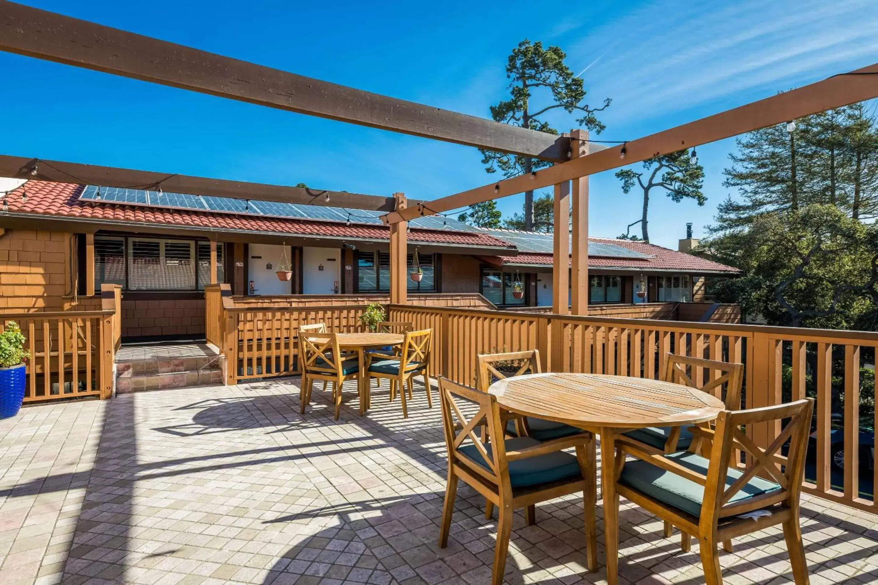 Property building in Clarion Collection Carmel Oaks Inn Property building in Clarion Collection Carmel Oaks Inn