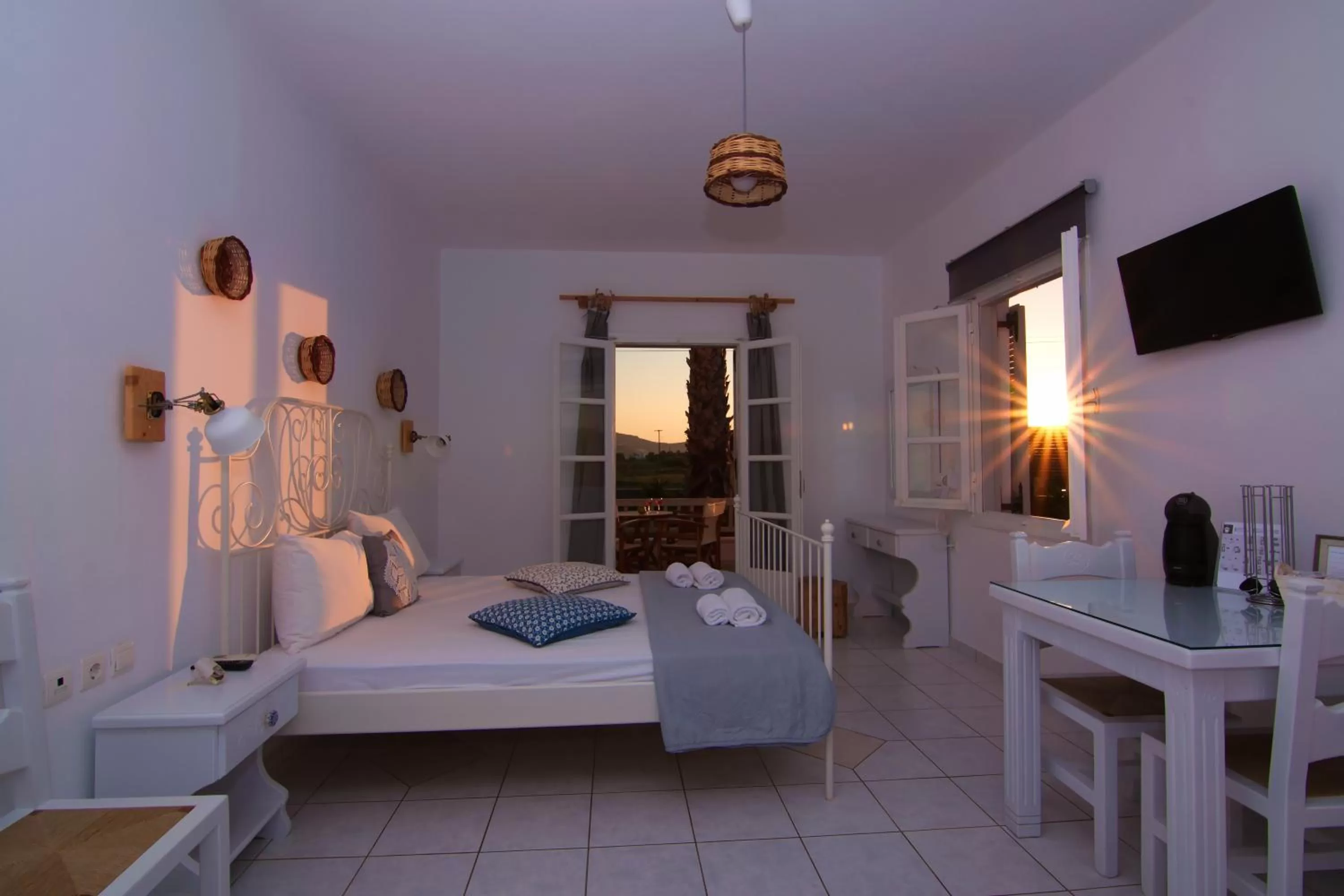 Property building, Bed in Ktima Bianco