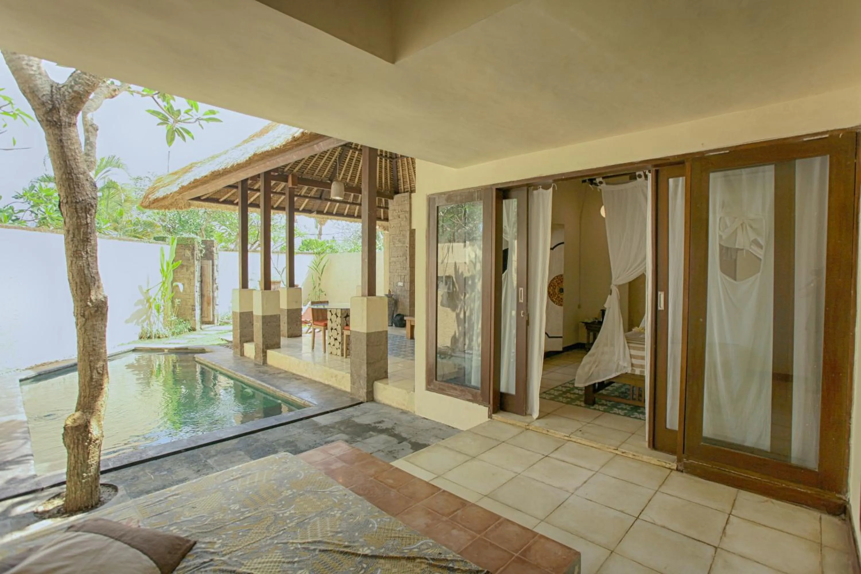 Patio in Visakha Sanur by Puri Signatures