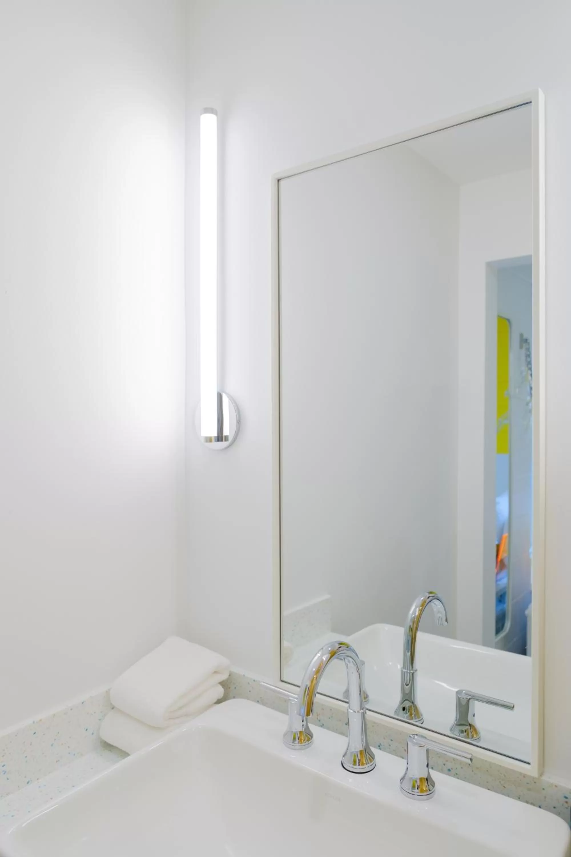 Bathroom, Bed in The Gallatin