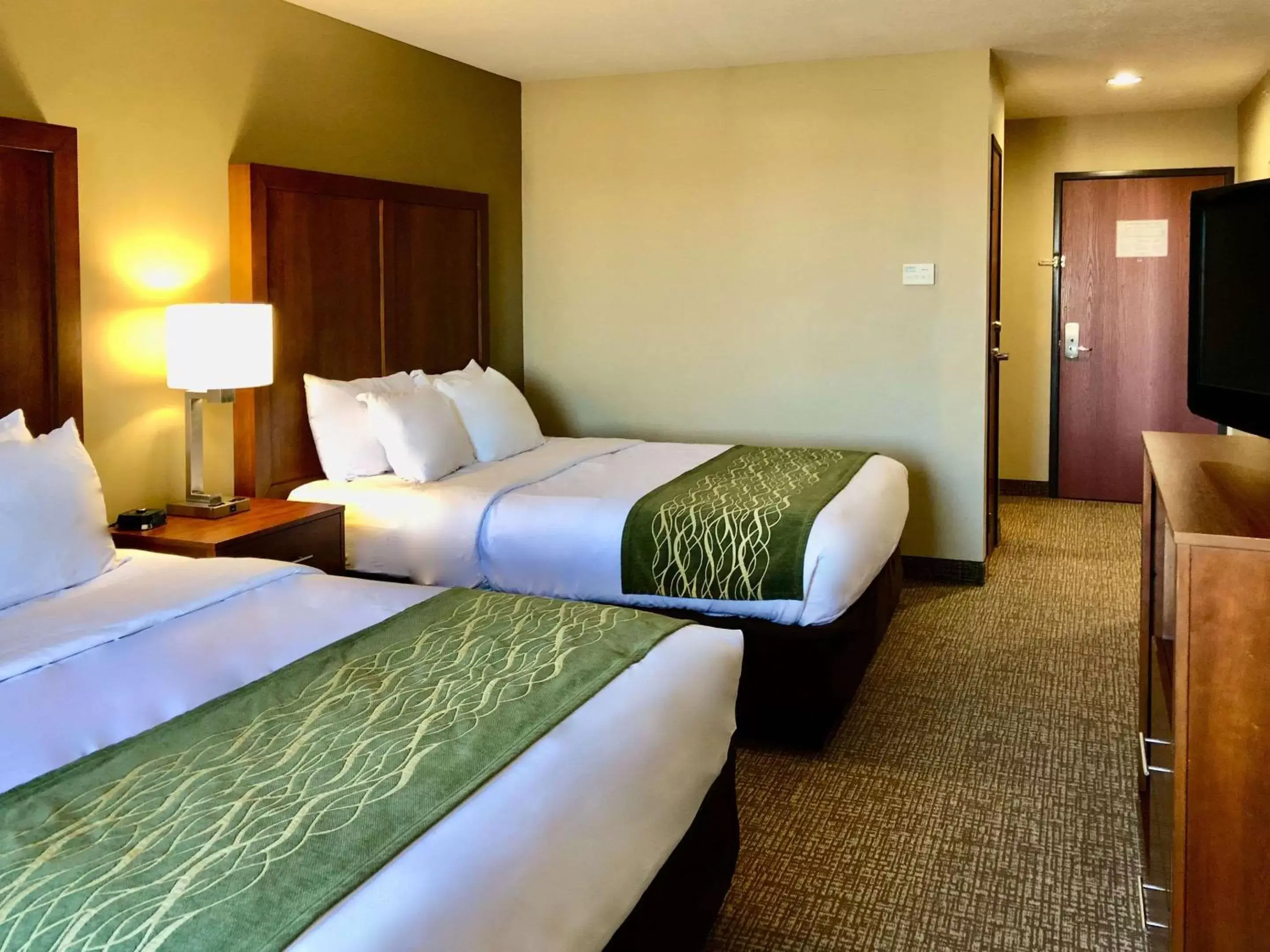 Photo of the whole room, Bed in Comfort Inn Ogden near Event Center