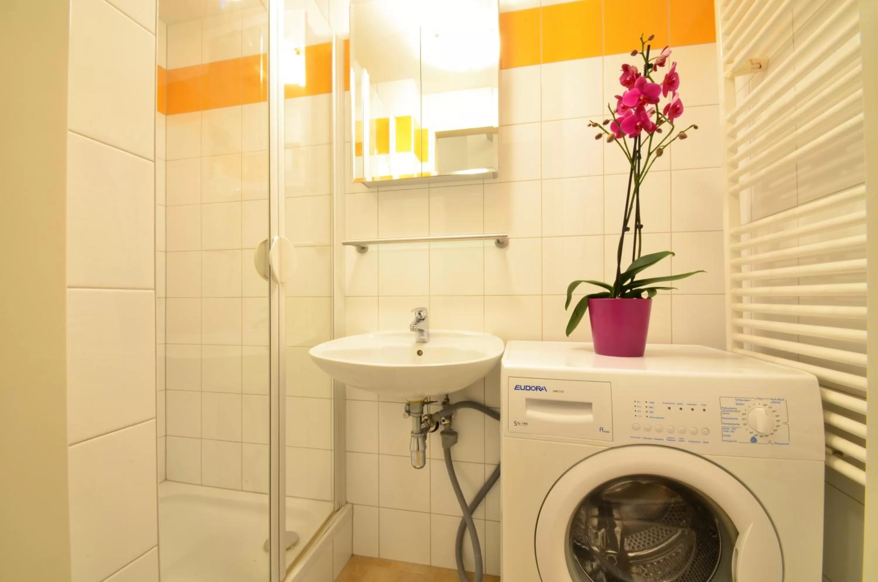Bathroom in AJO Apartments - Messe City Flat - Self-Check-in
