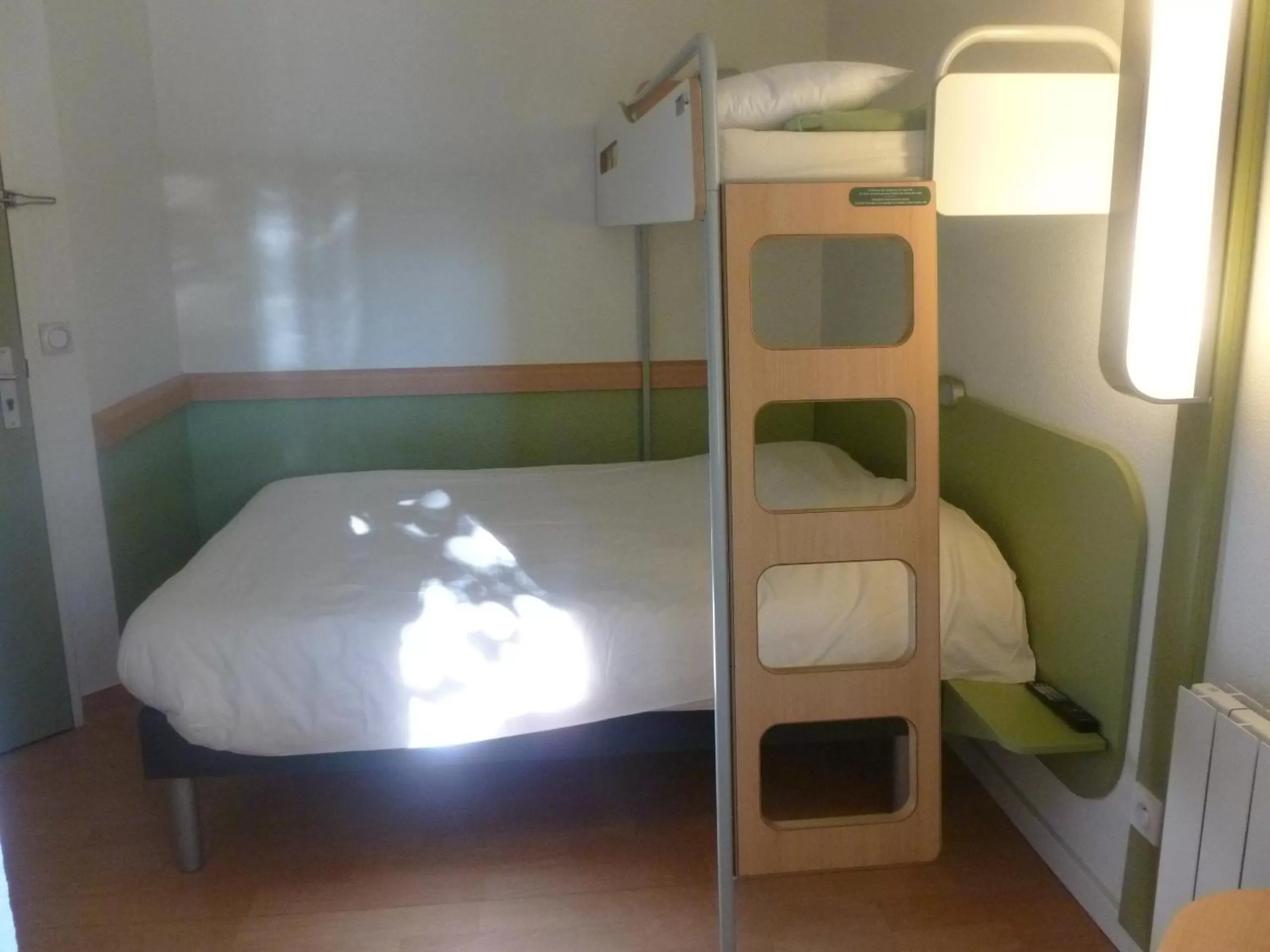 Bedroom, Bed in Ibis budget Dunkerque Grande Synthe