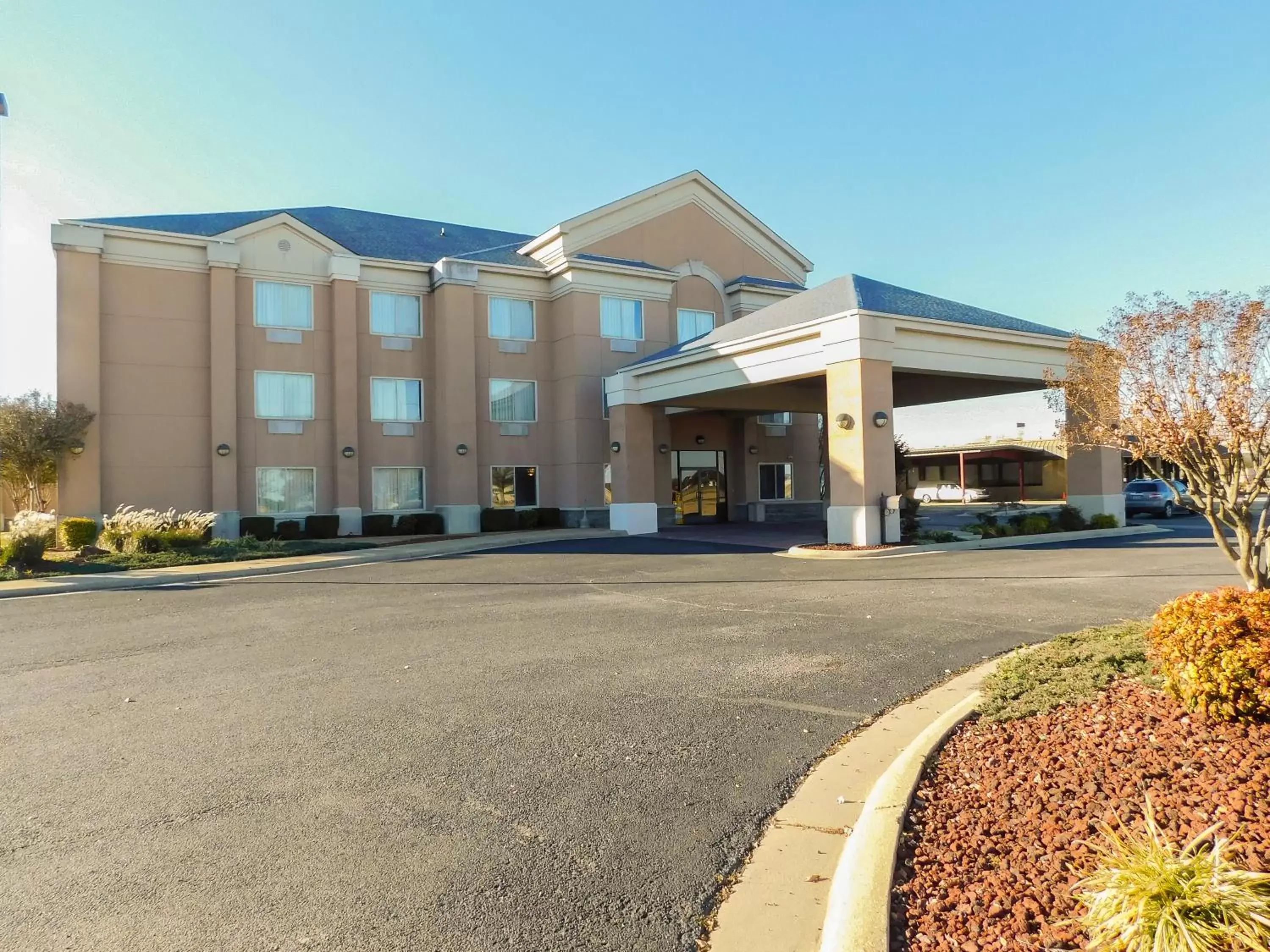 Facade/entrance, Property Building in Days Inn & Suites by Wyndham Pocahontas