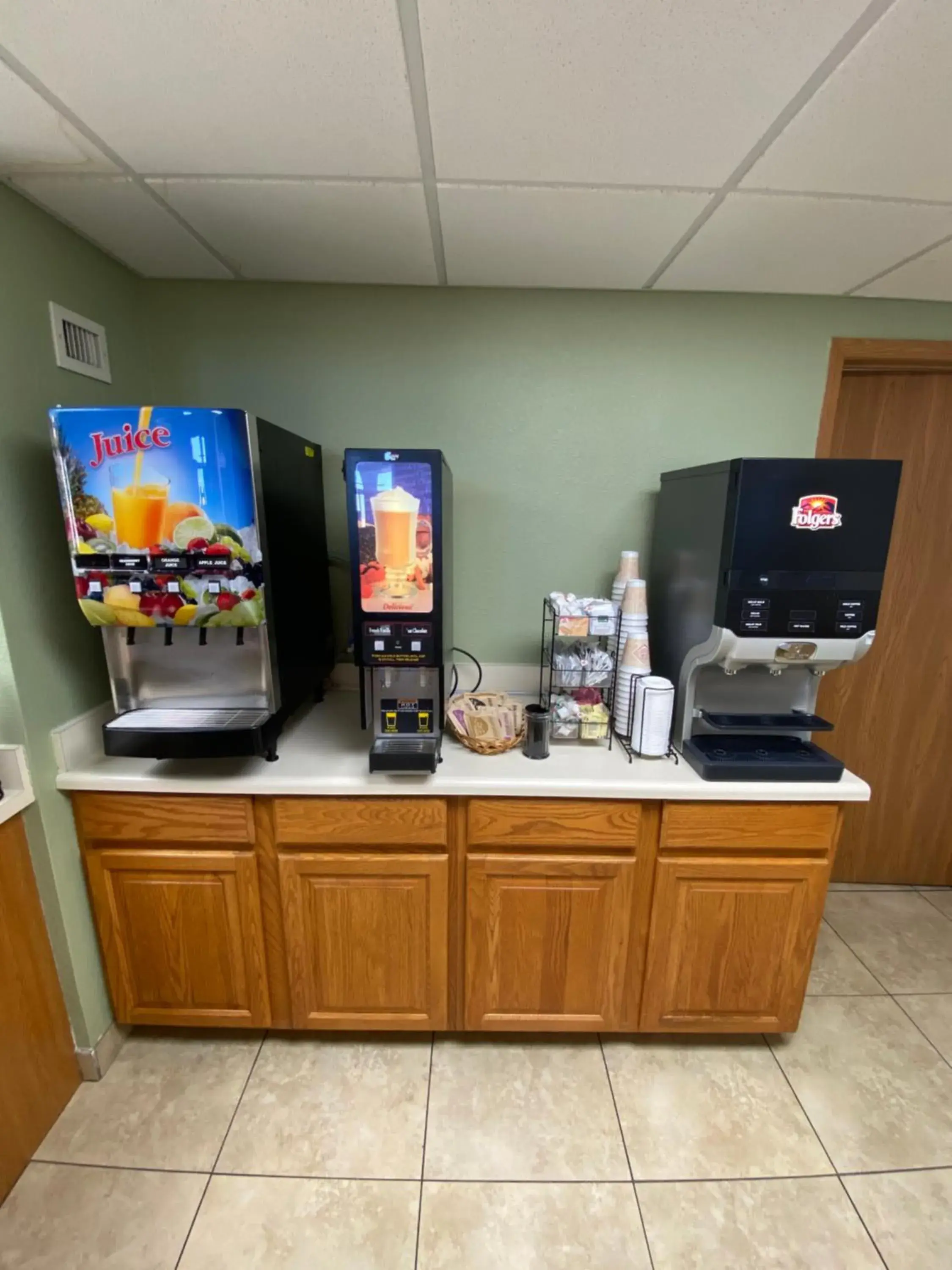 Coffee/tea facilities in Brookwood Inn