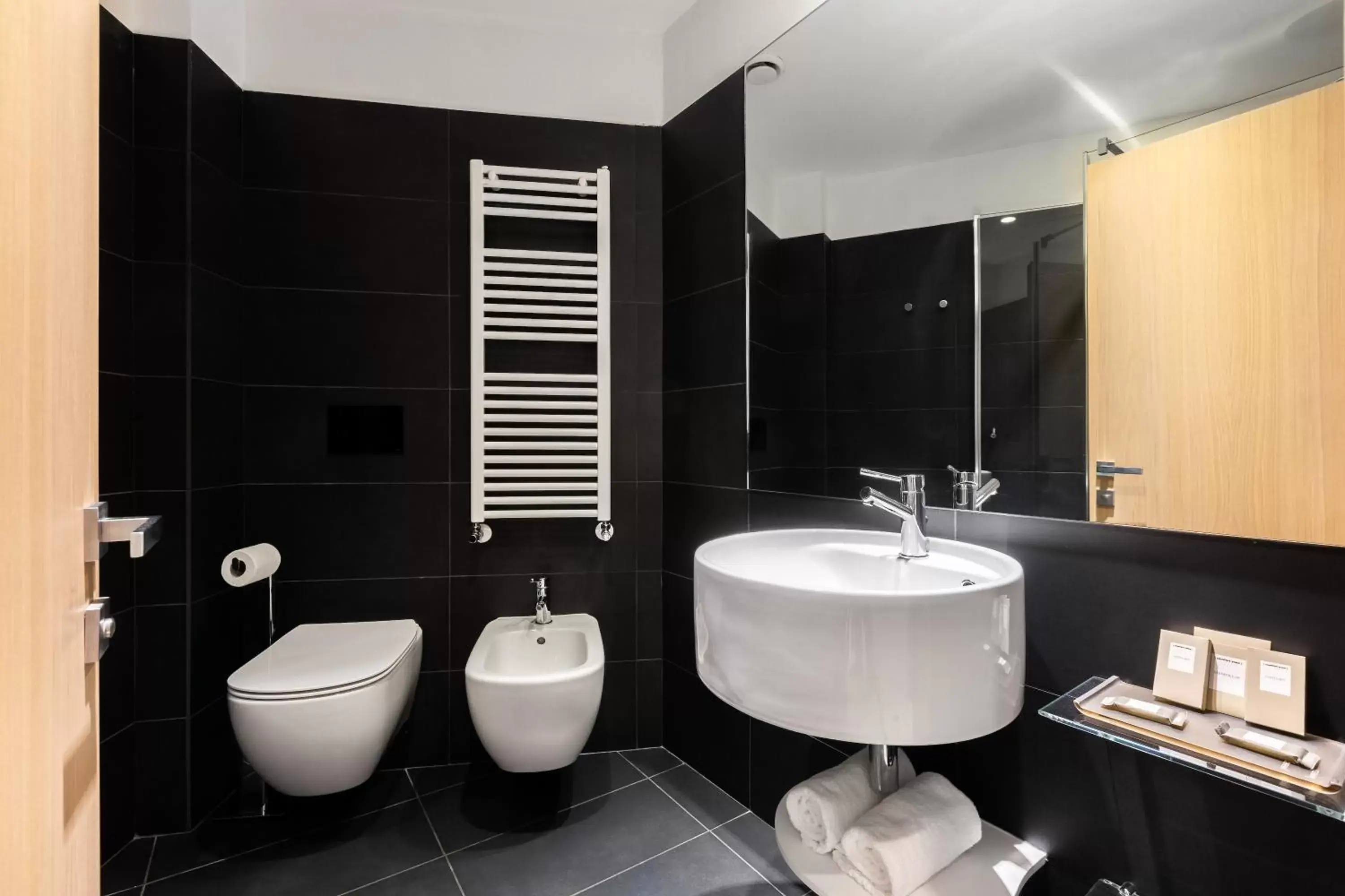 Bathroom in Hotel Lago Di Garda