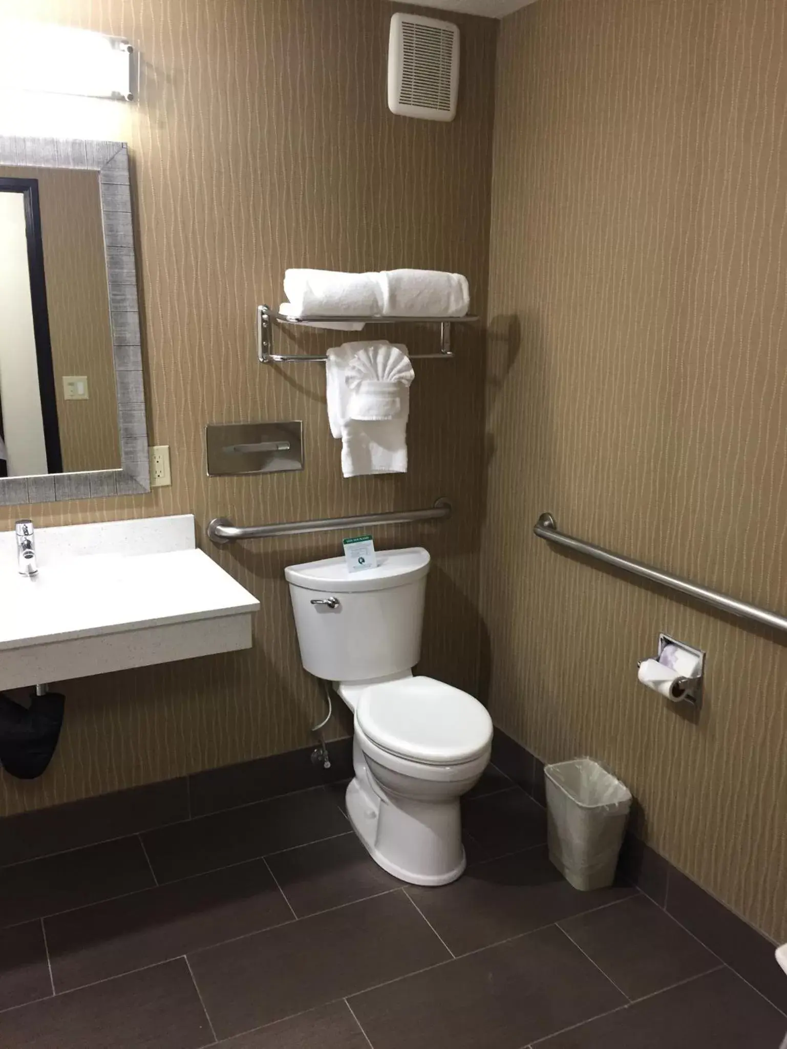 Bathroom in Best Western Plus Portland Airport Hotel & Suites