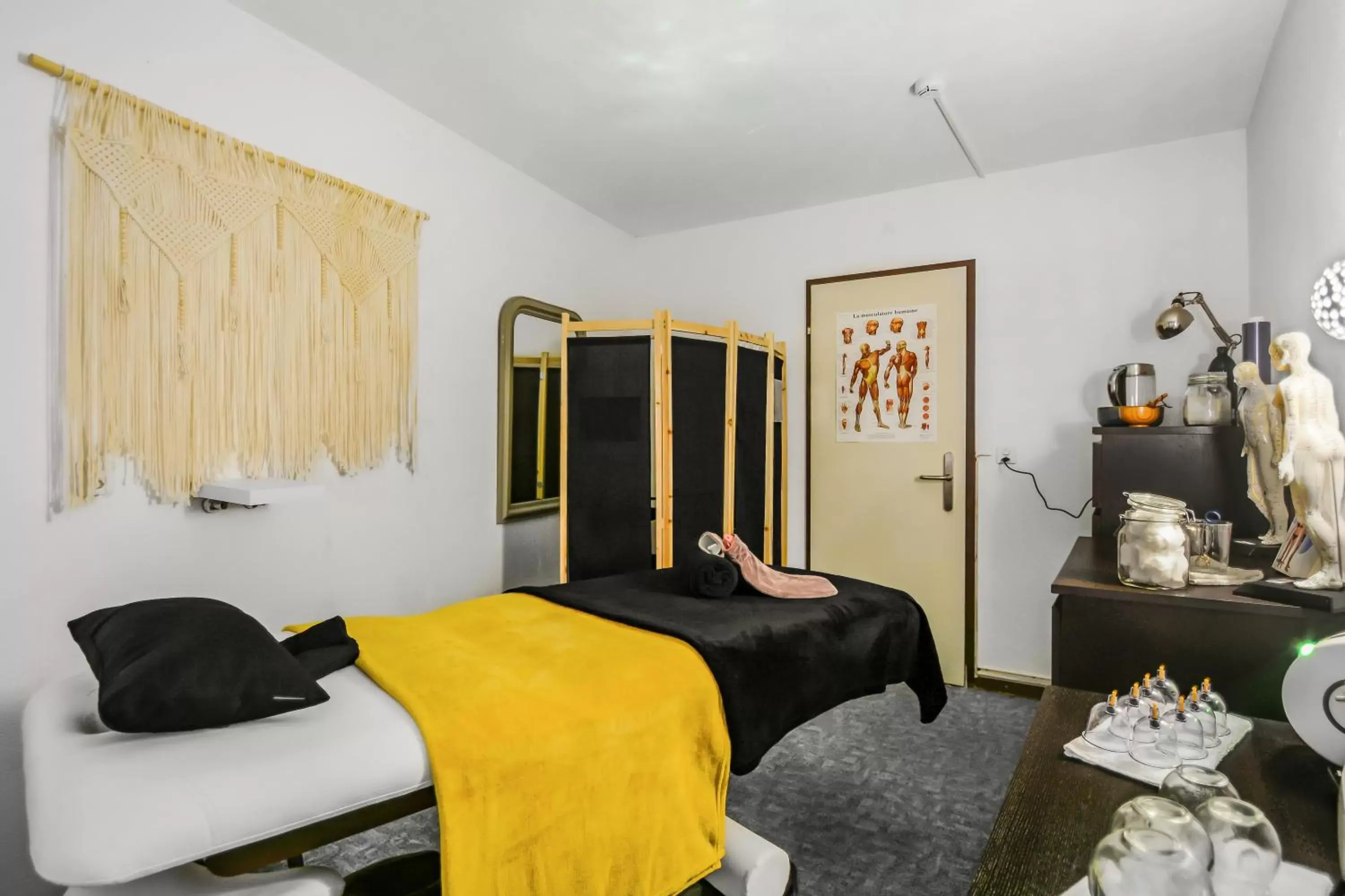Massage, Bed in Neuchâtel City Hôtel