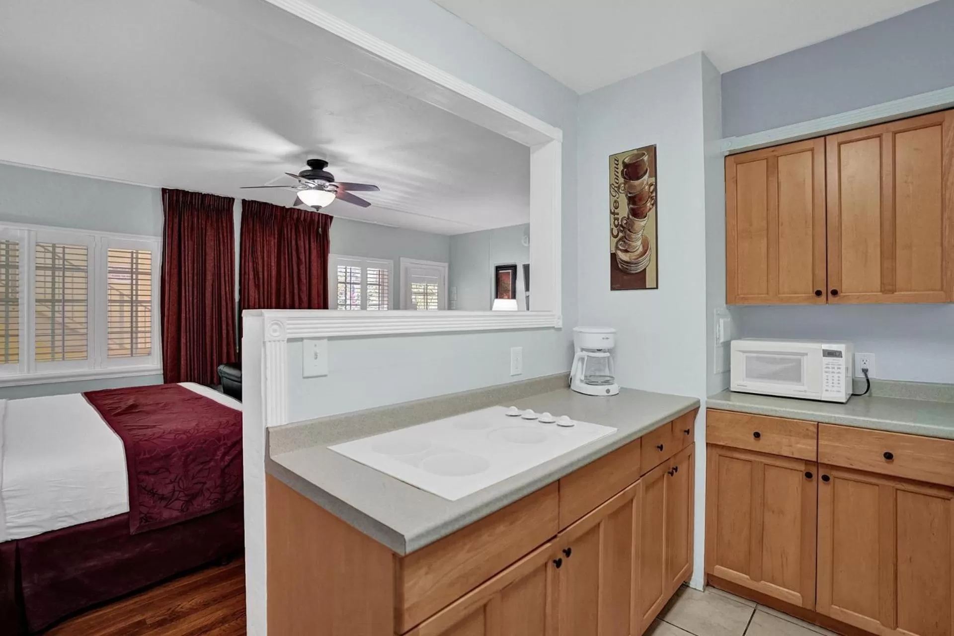 Kitchen or kitchenette, Bathroom in The Worthington Resorts - Clothing Optional - Men Only - Solo hombres