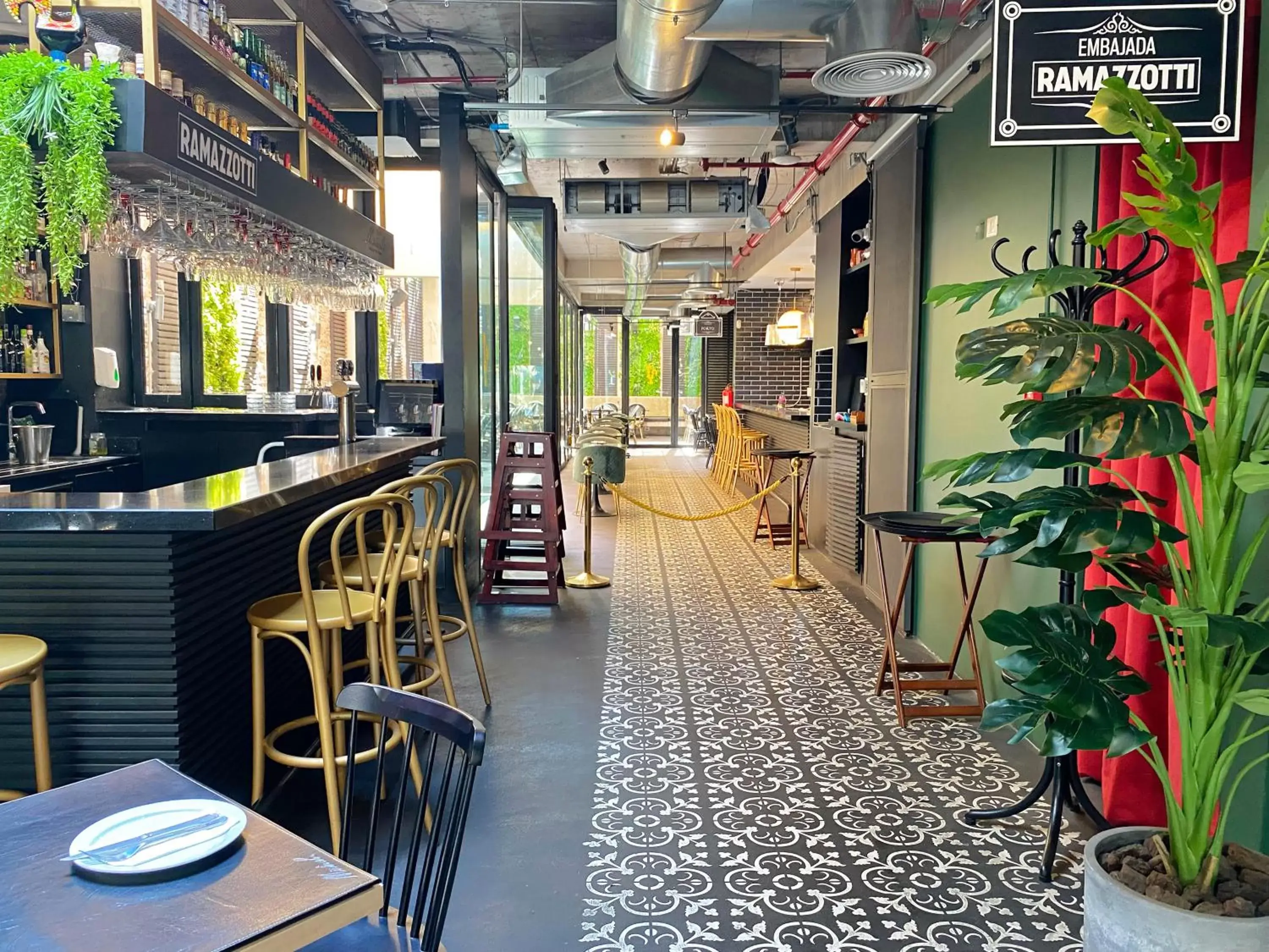 Restaurant/places to eat in hUB Providencia Restaurant/places to eat in hUB Providencia