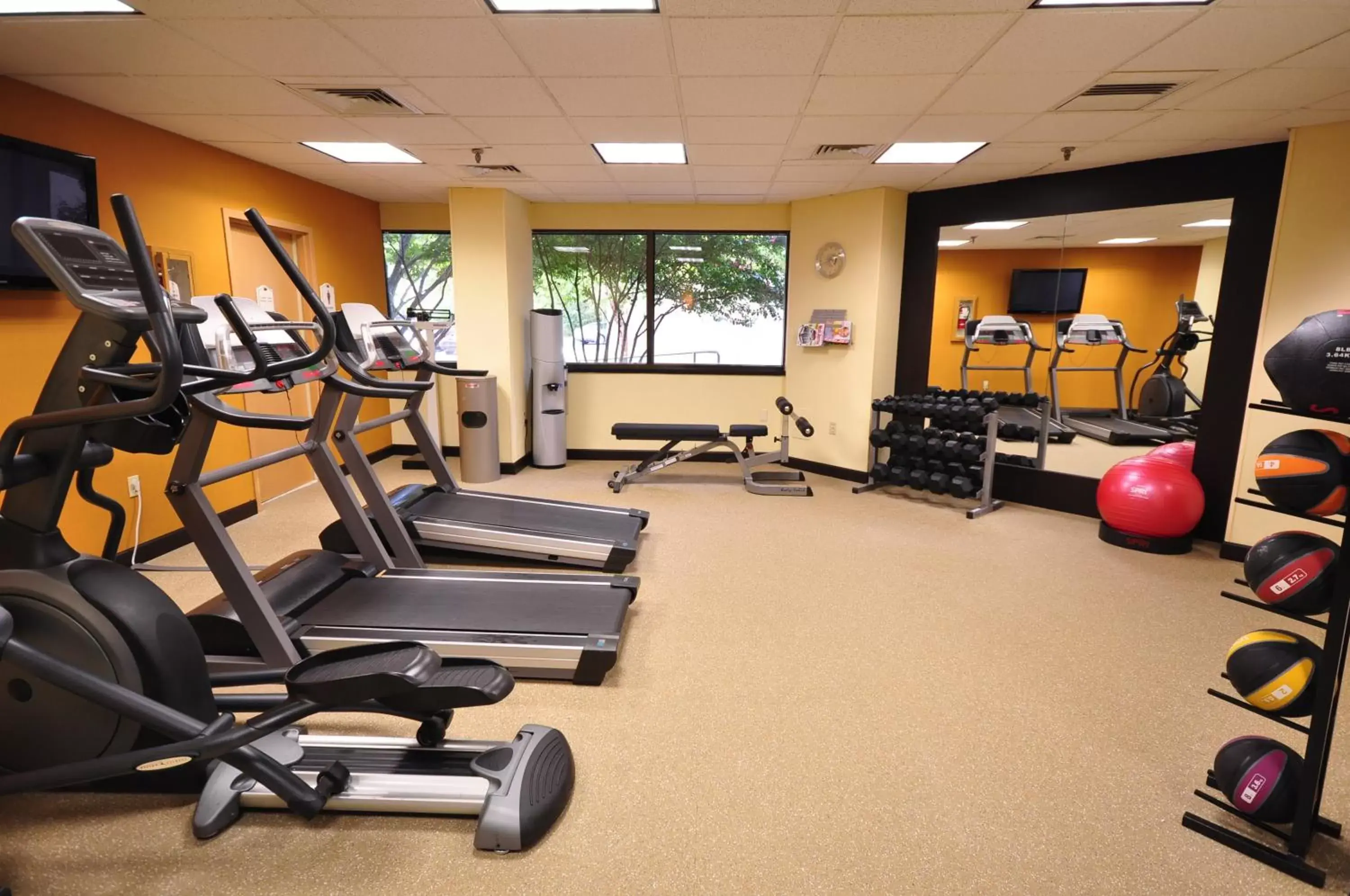Spa and wellness centre/facilities, Fitness Center/Facilities in Crowne Plaza Hotel Virginia Beach-Norfolk, an IHG Hotel