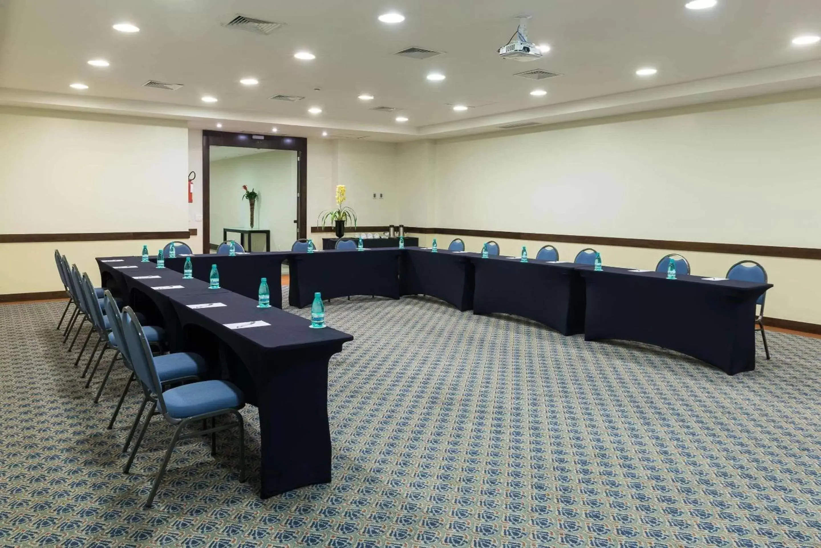 Meeting/conference room in Radisson Hotel Curitiba