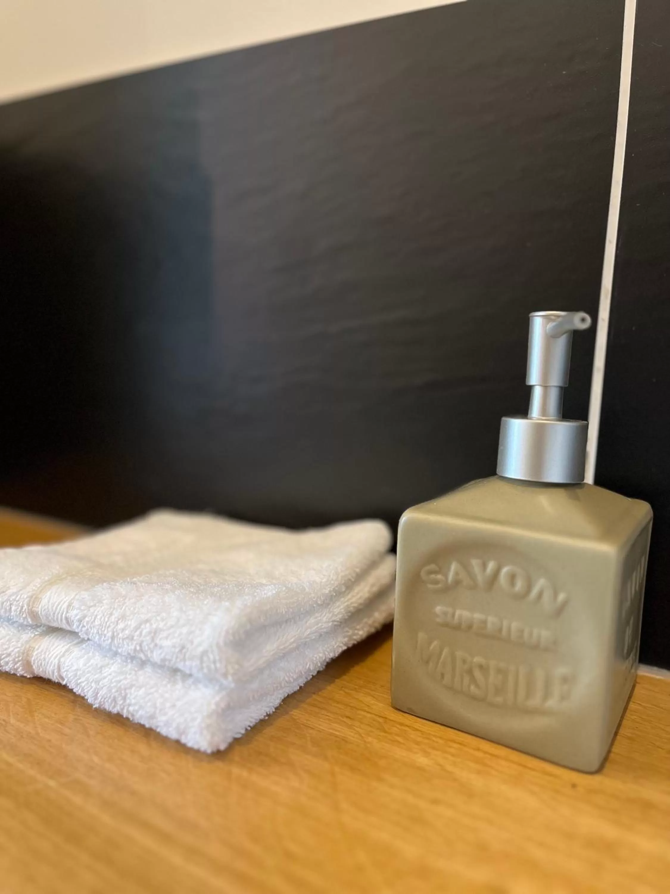 towels in SalutBB Chambre d'hote