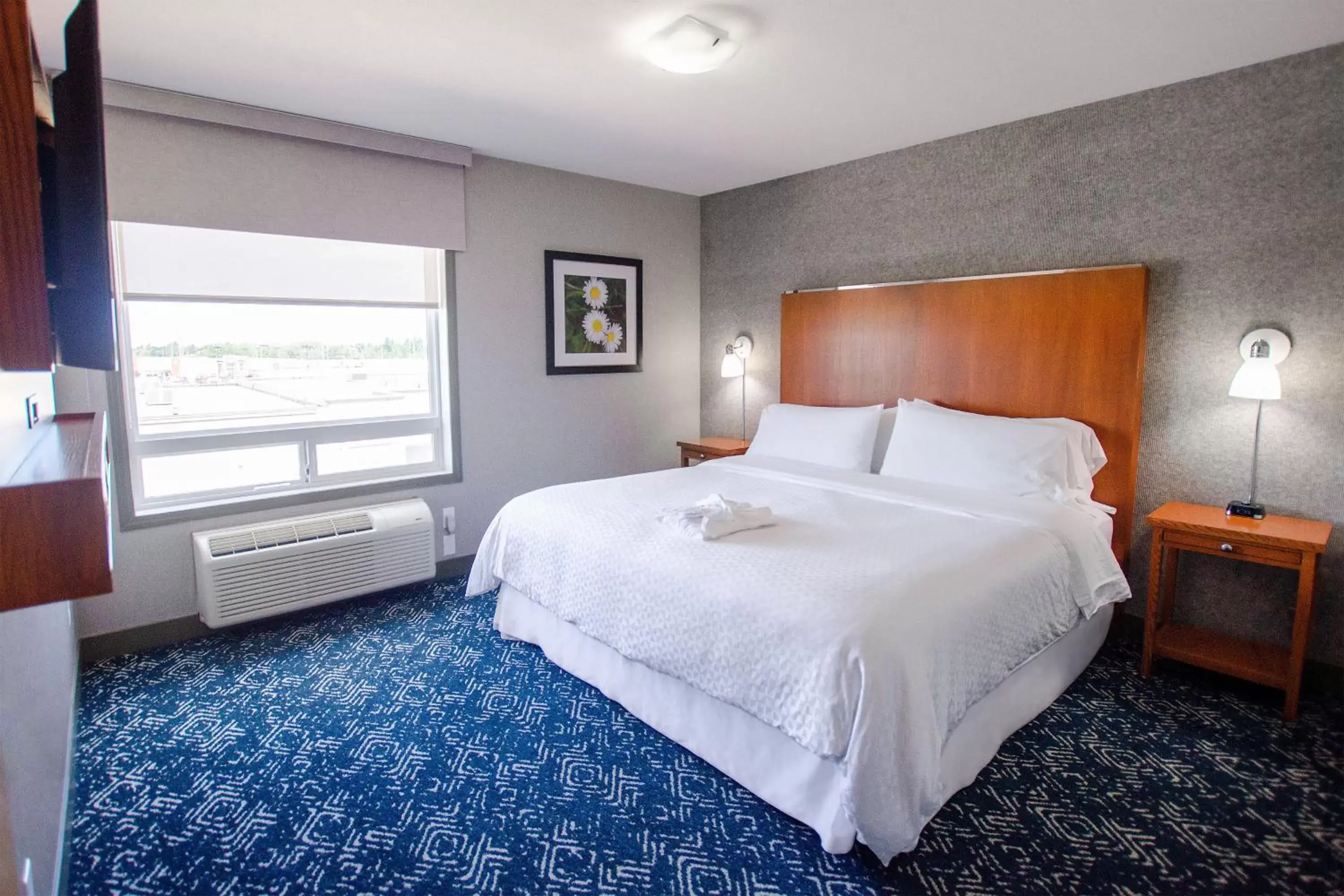 Bedroom, Bed in Four Points by Sheraton Saskatoon