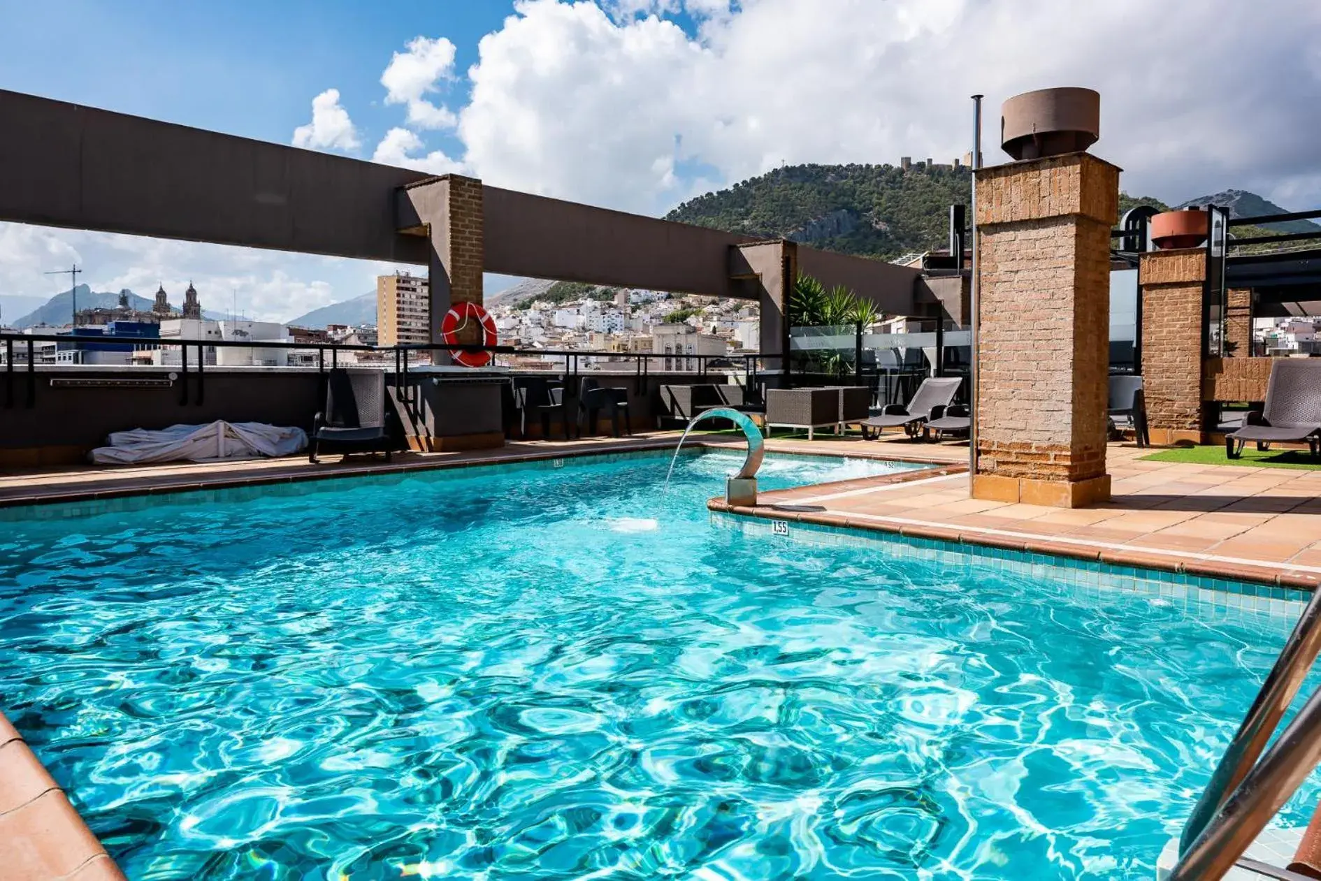 Swimming Pool in Hotel Condestable Iranzo