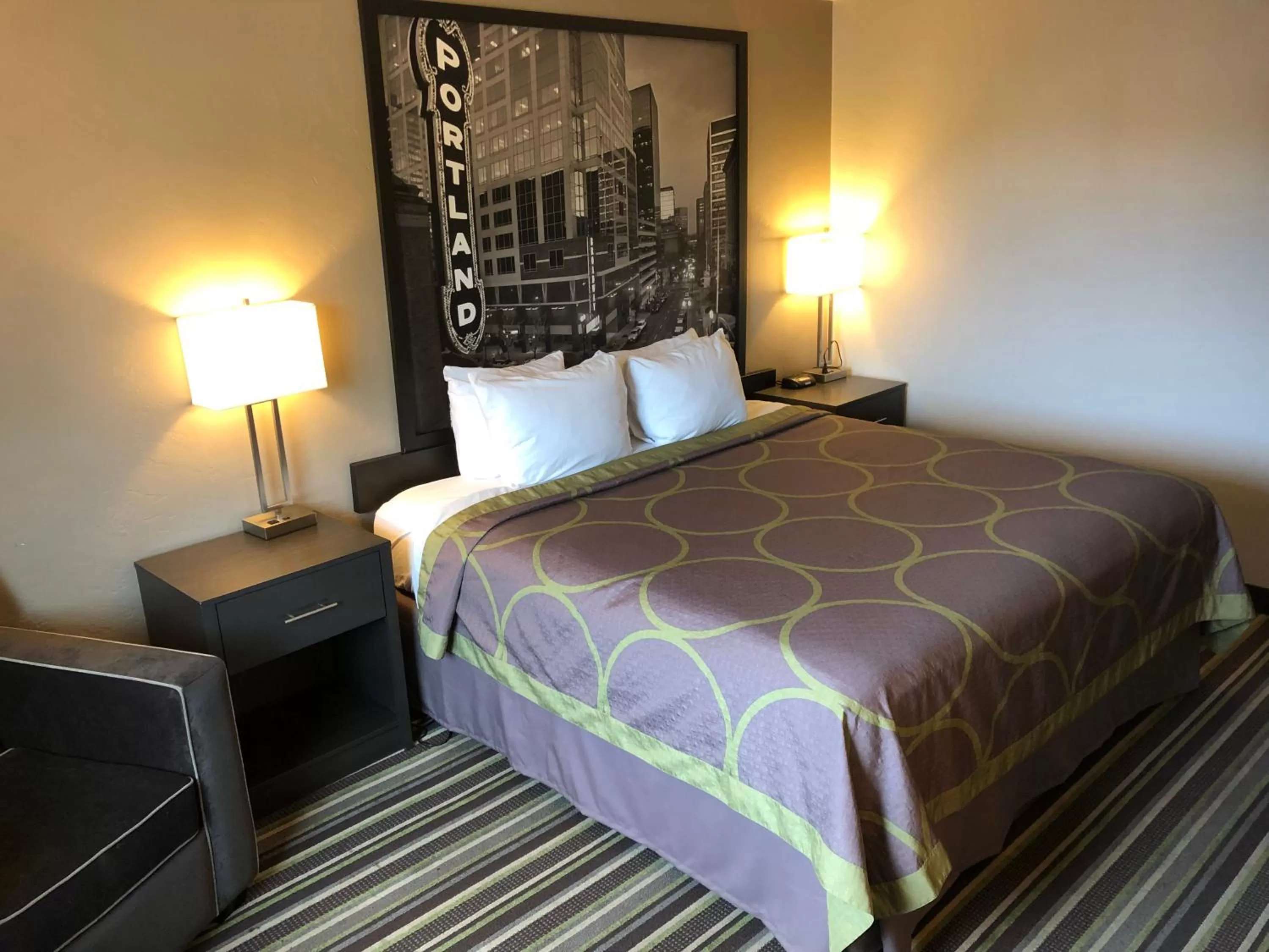 Bedroom, Bed in Super 8 by Wyndham Portland Airport