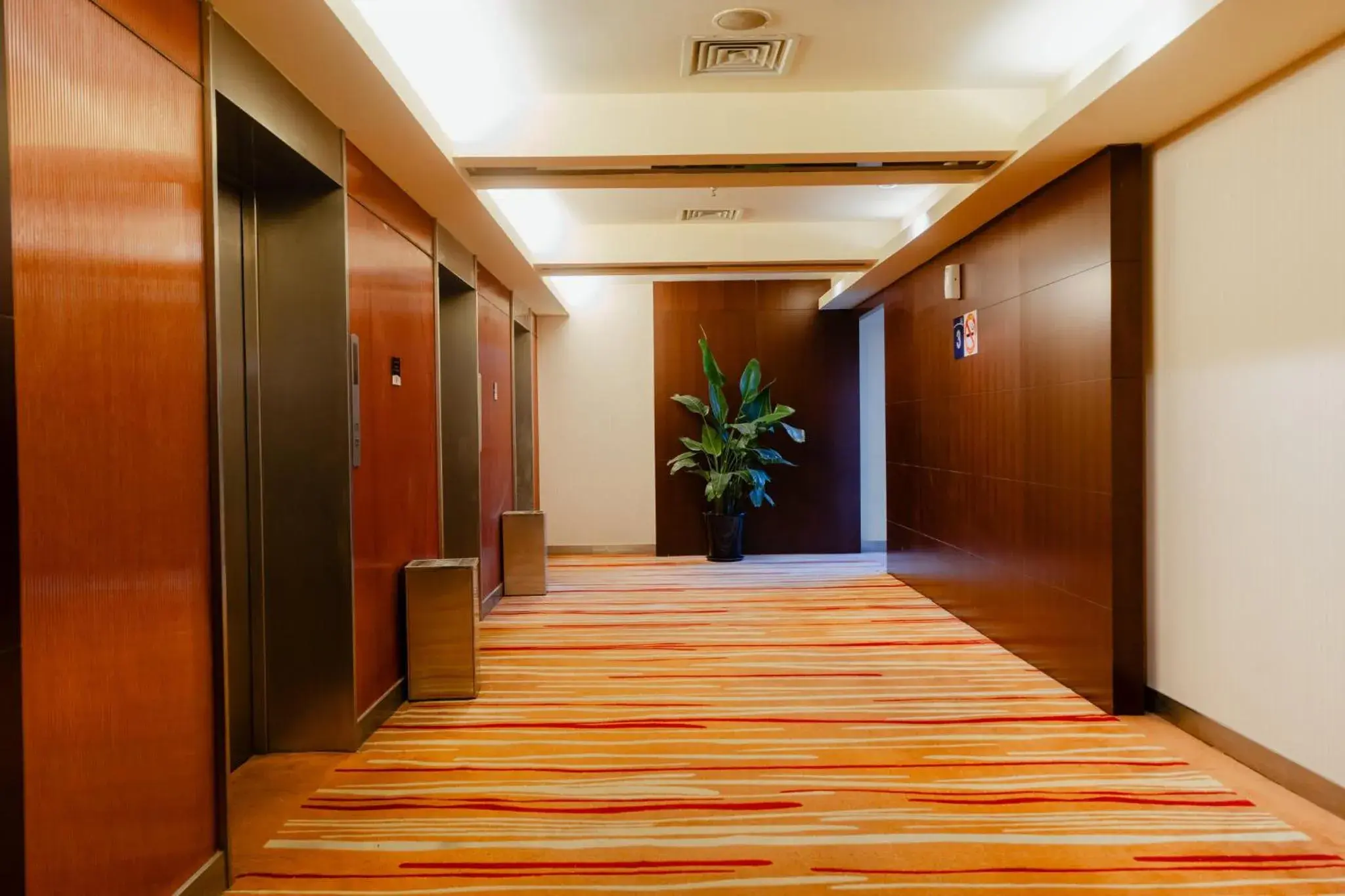 Lobby or reception in Holiday Inn Express Shanghai Putuo, an IHG Hotel