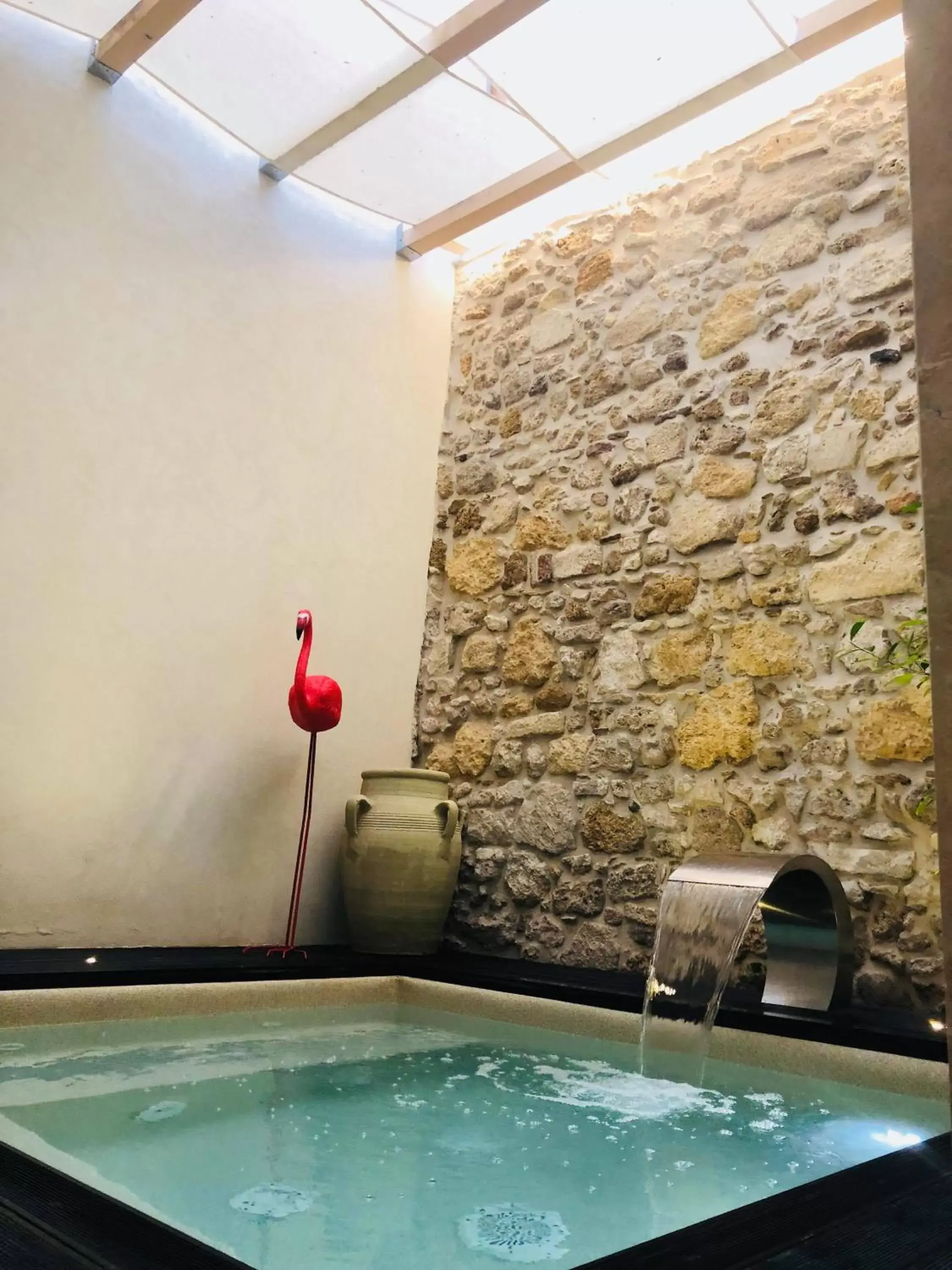 Hot Tub, Swimming Pool in CinqueSuites Ortigia