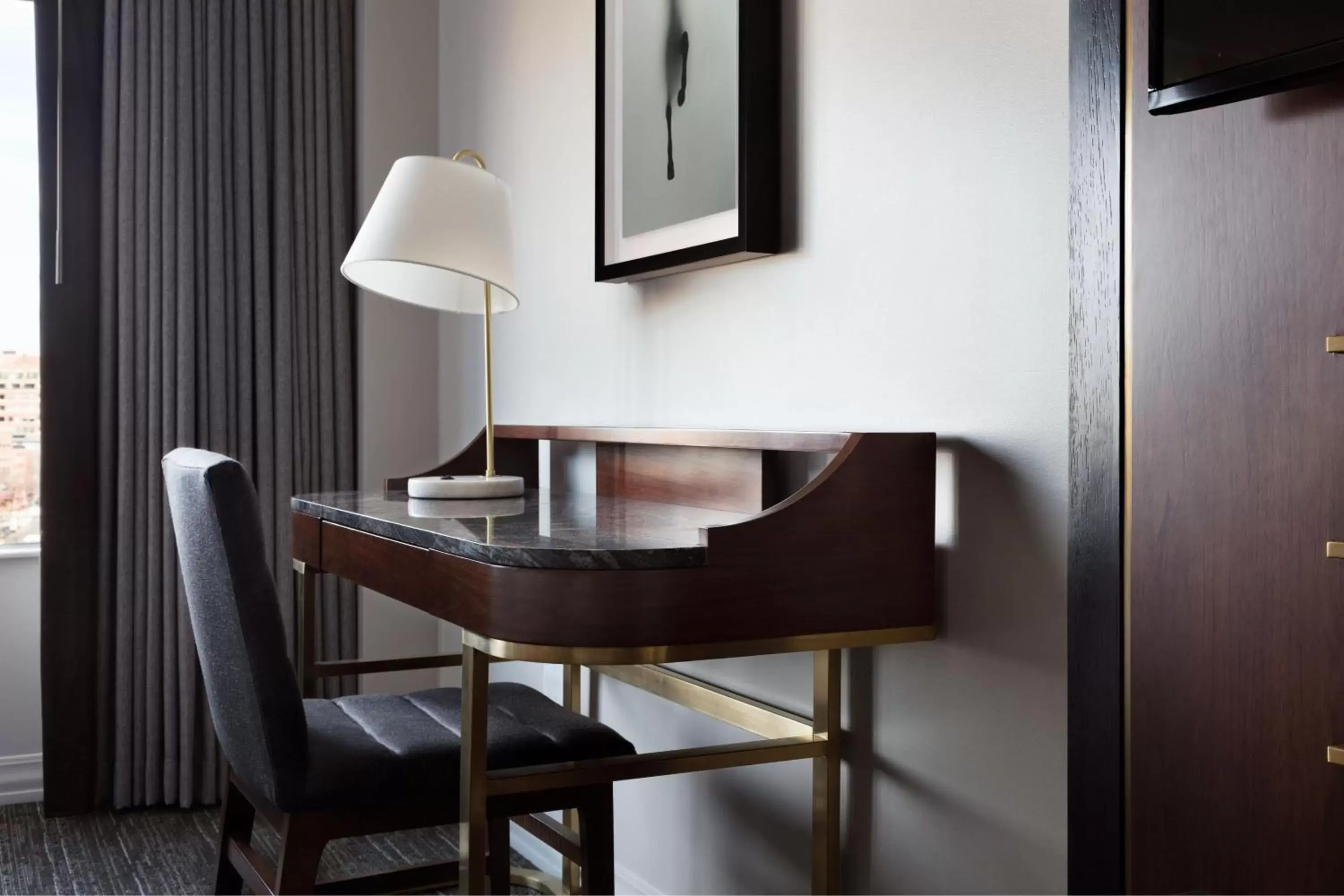 Photo of the whole room, Seating Area in Boston Marriott Long Wharf