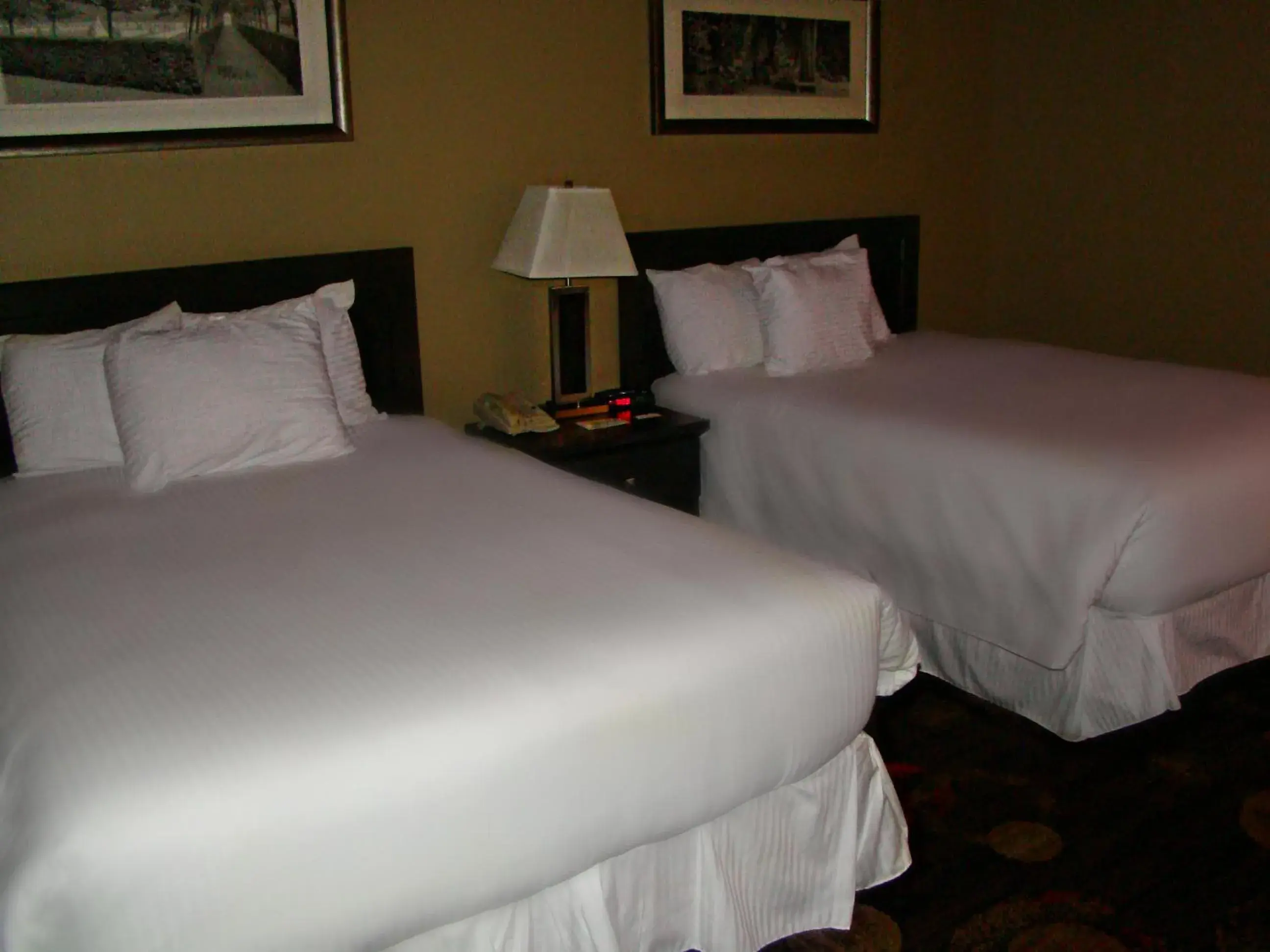 Bed in Stonebridge Hotel