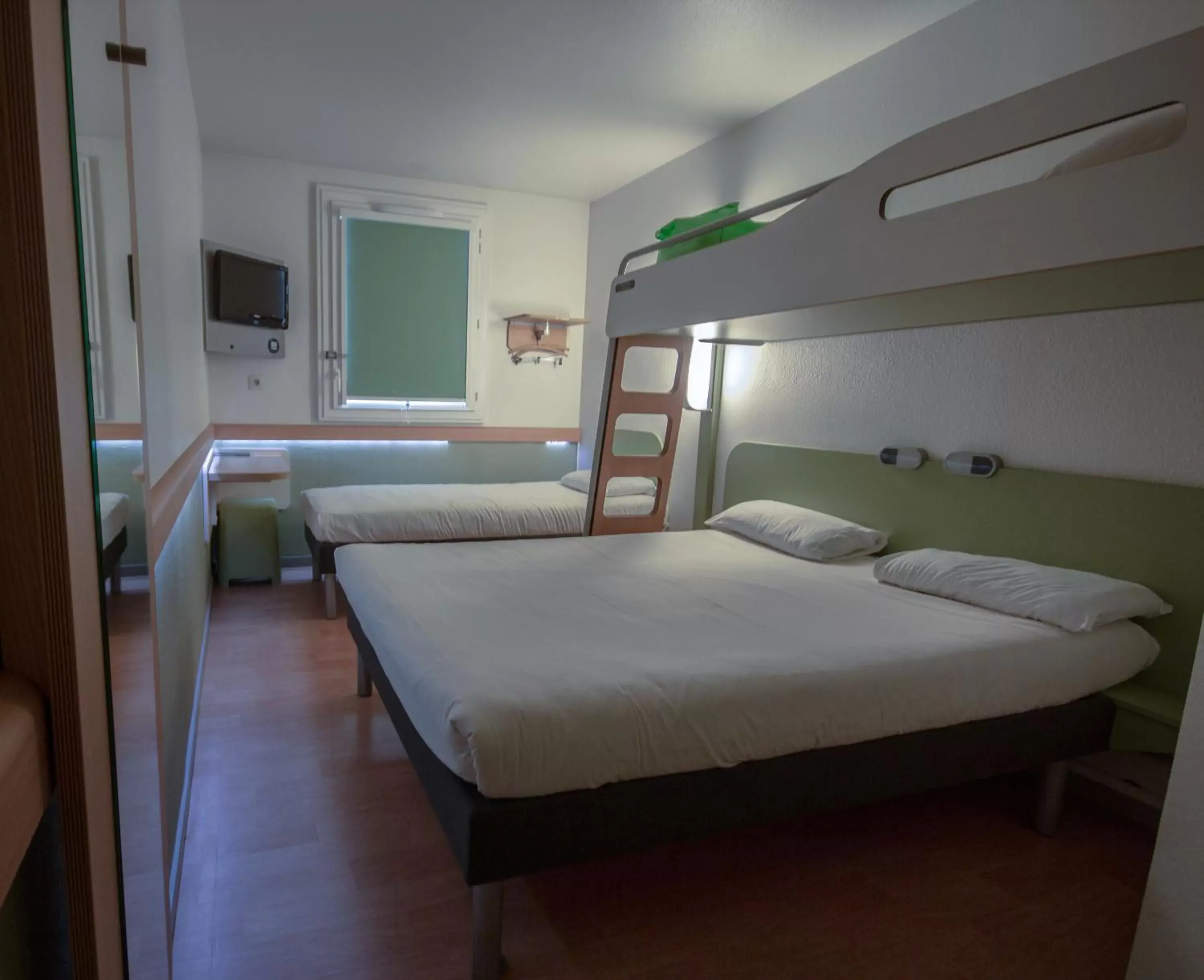 Family, Bunk Bed in ibis budget Bordeaux Sud