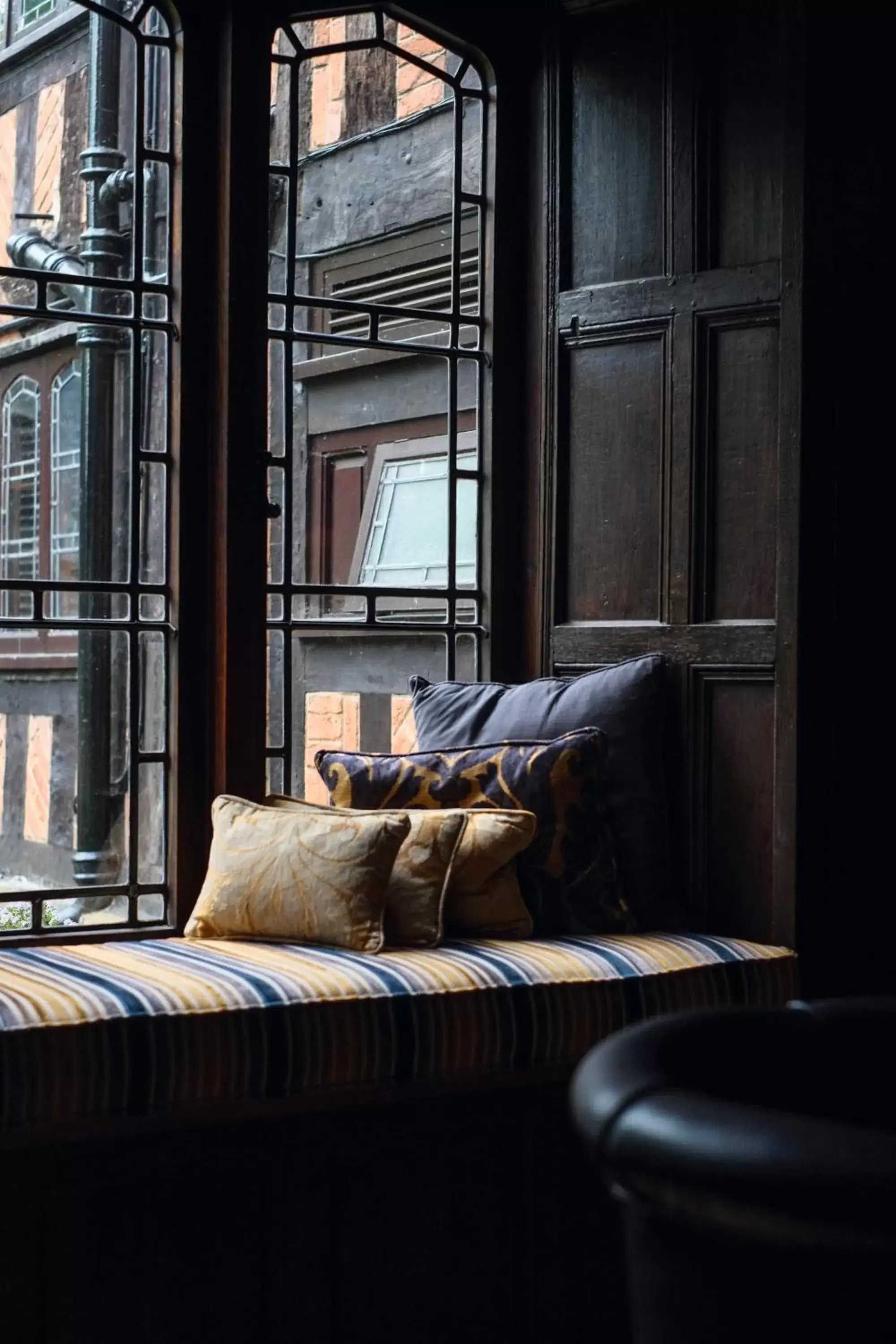 Lounge or bar, Bed in Macdonald Alveston Manor Hotel & Spa Lounge or bar, Bed in Macdonald Alveston Manor Hotel & Spa