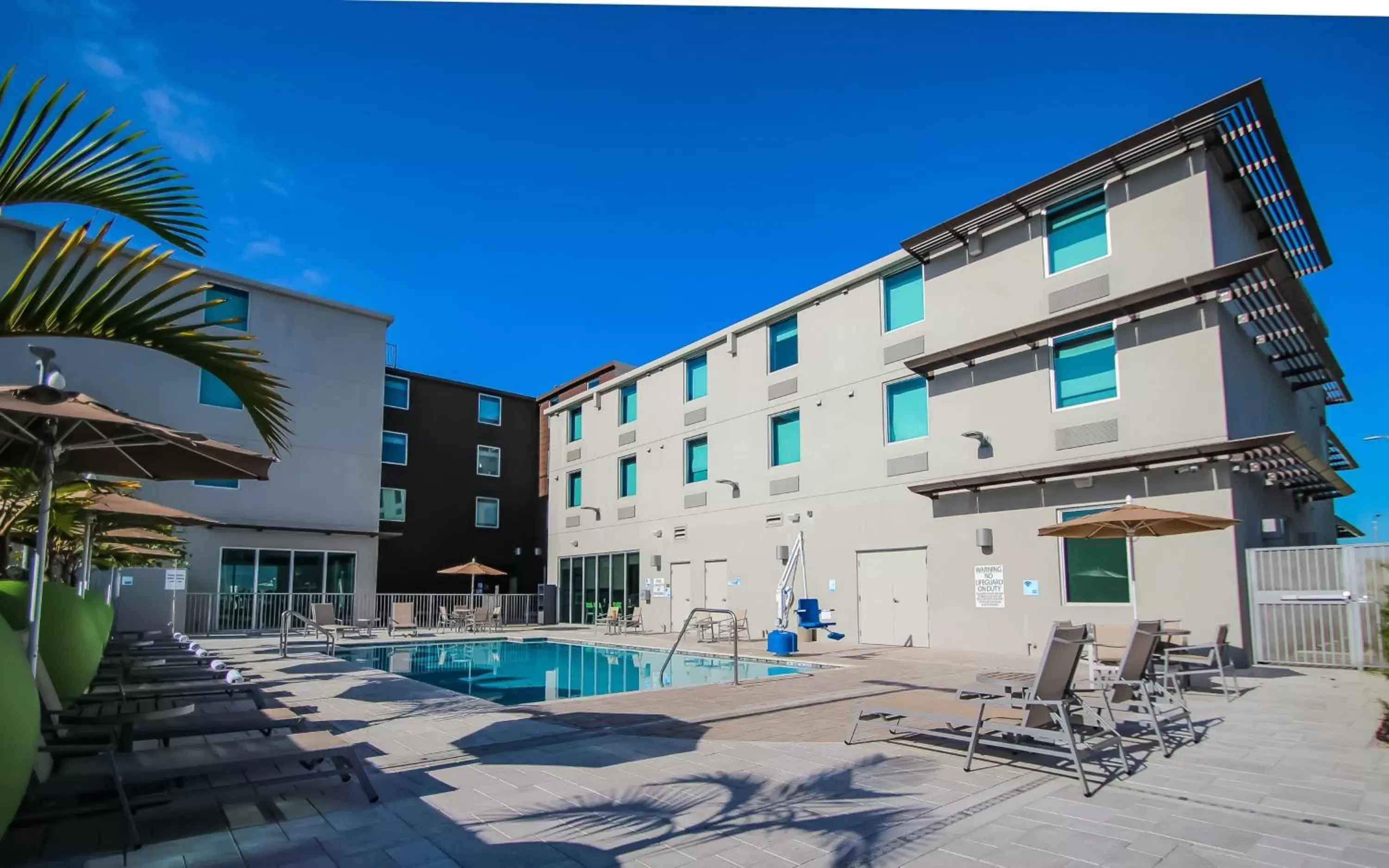 Swimming pool, Property Building in Holiday Inn Express & Suites Miami Airport East, an IHG Hotel
