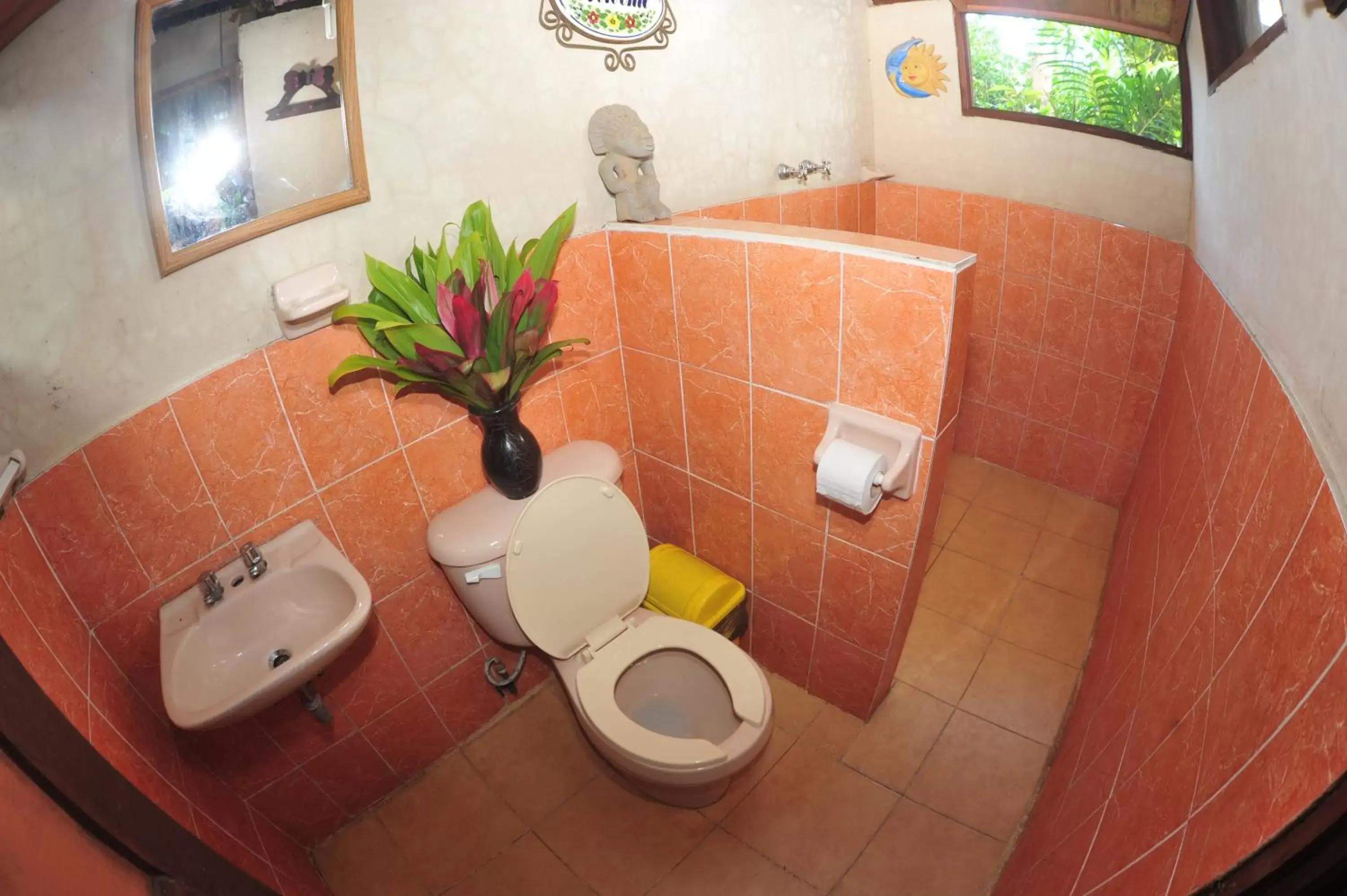 Bathroom in Ecobiosfera