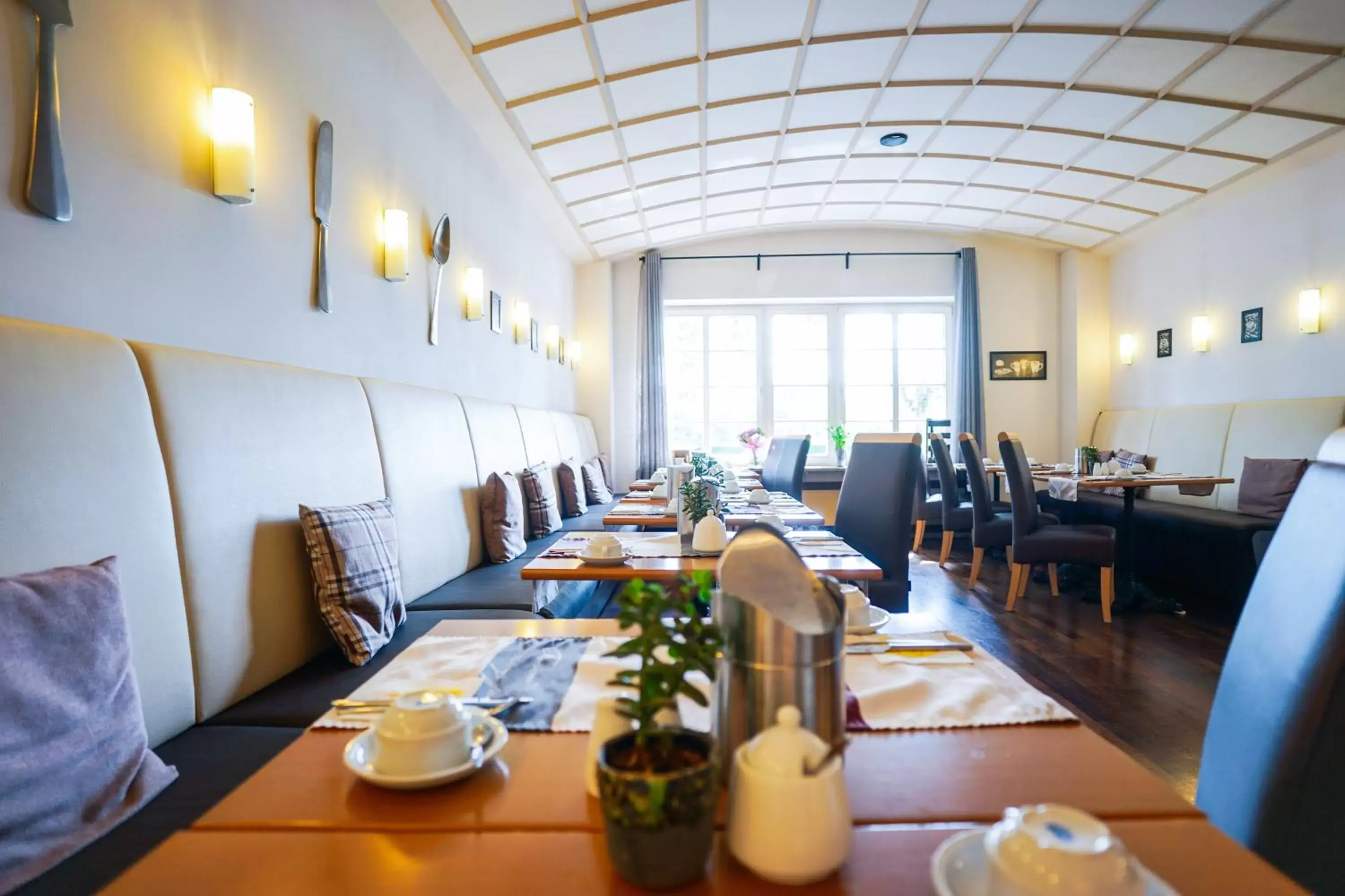 Restaurant/Places to Eat in Hotel Am Schloss Biebrich