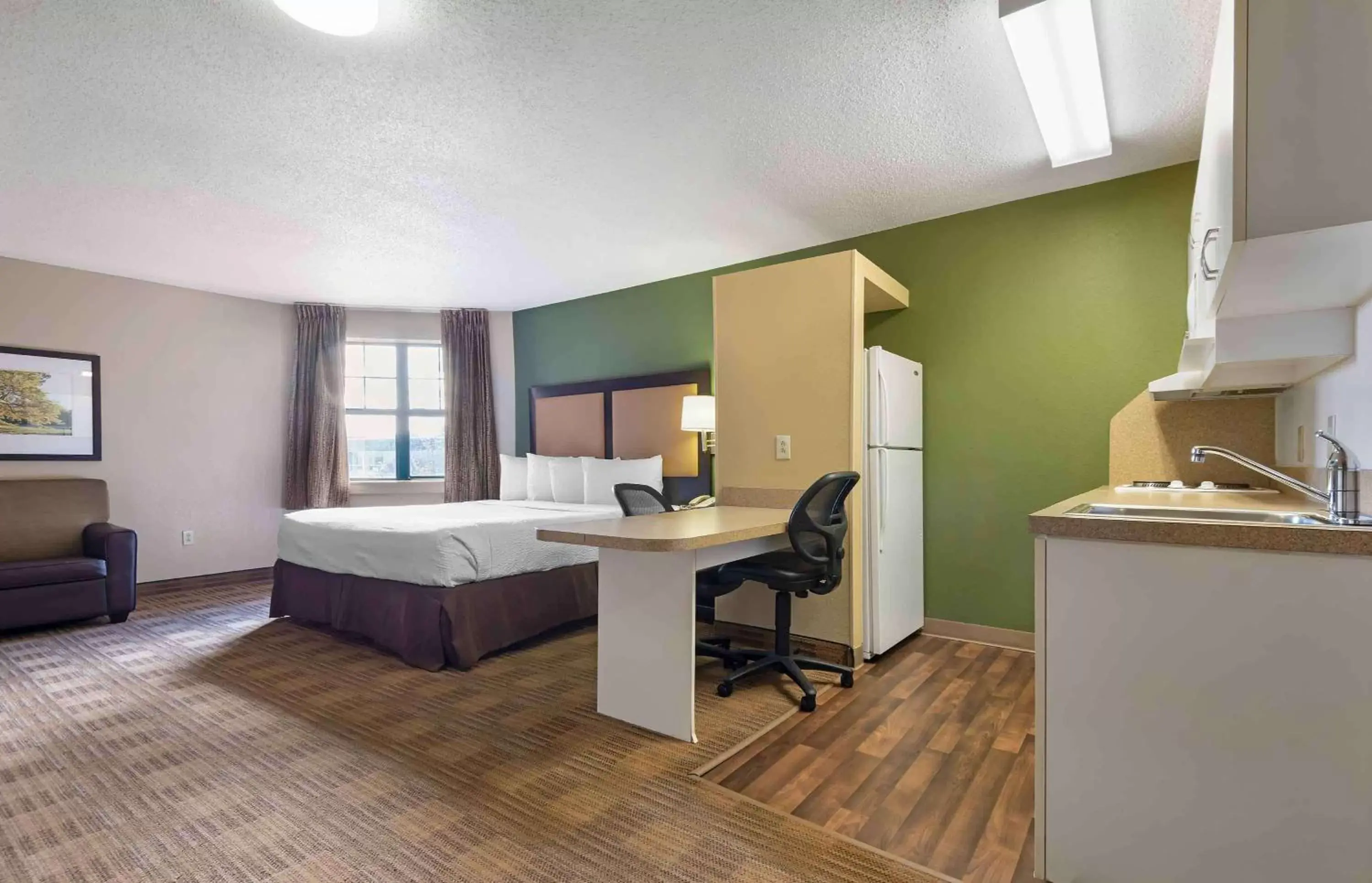 Bedroom, Kitchen/Kitchenette in Extended Stay America Suites - Rochester - Henrietta