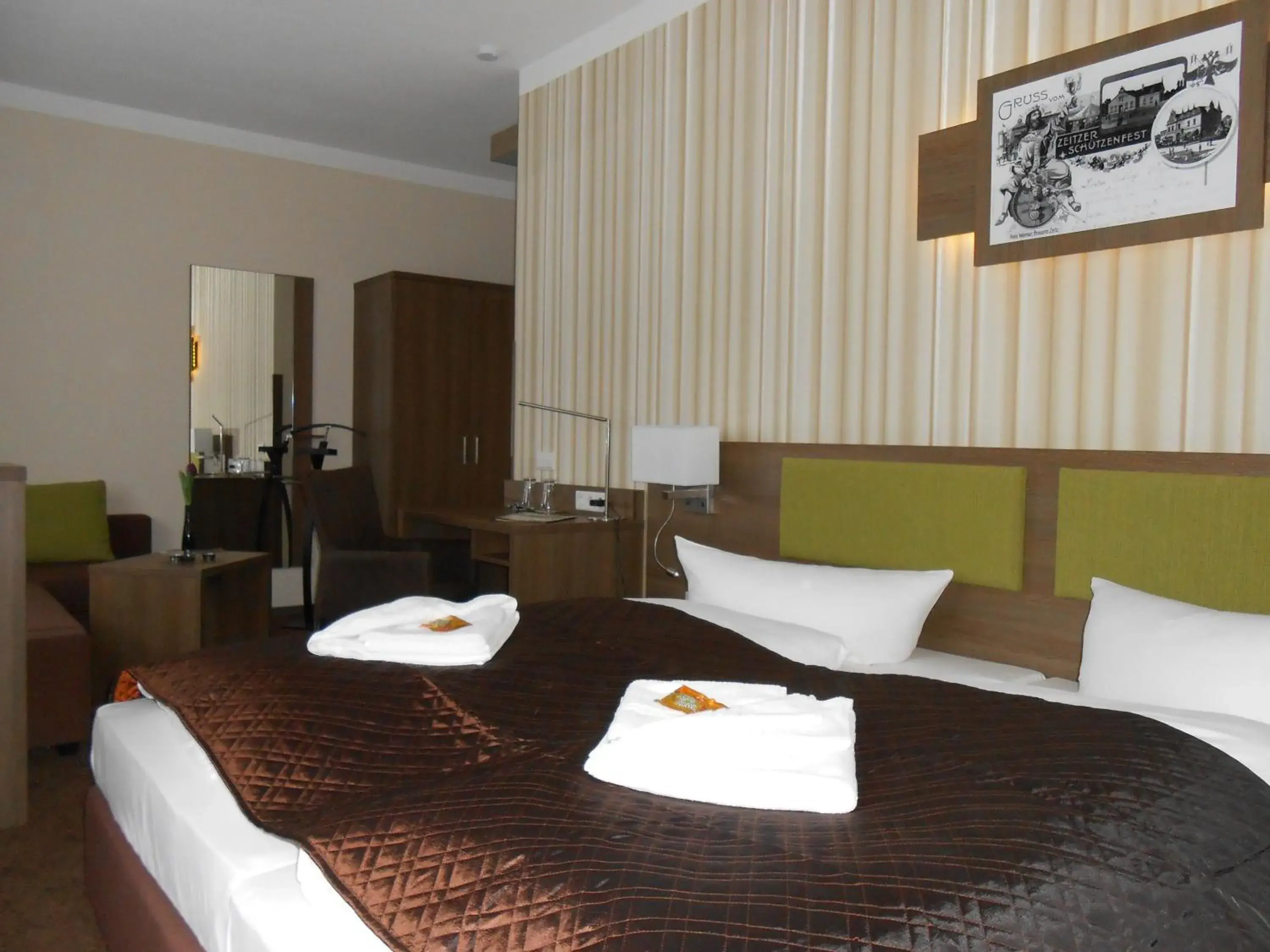 Photo of the whole room, Bed in Hotel Weisse Elster