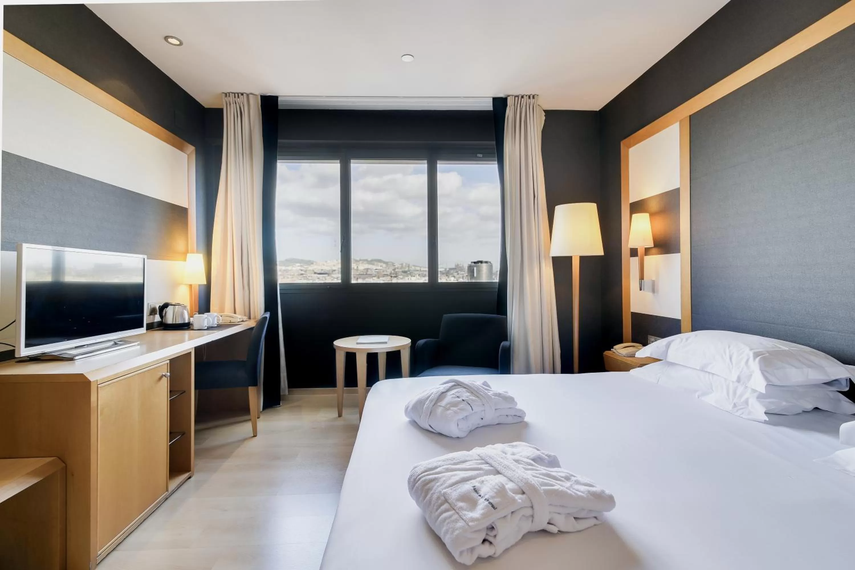 Photo of the whole room, Bed in Hotel Barcelona Universal