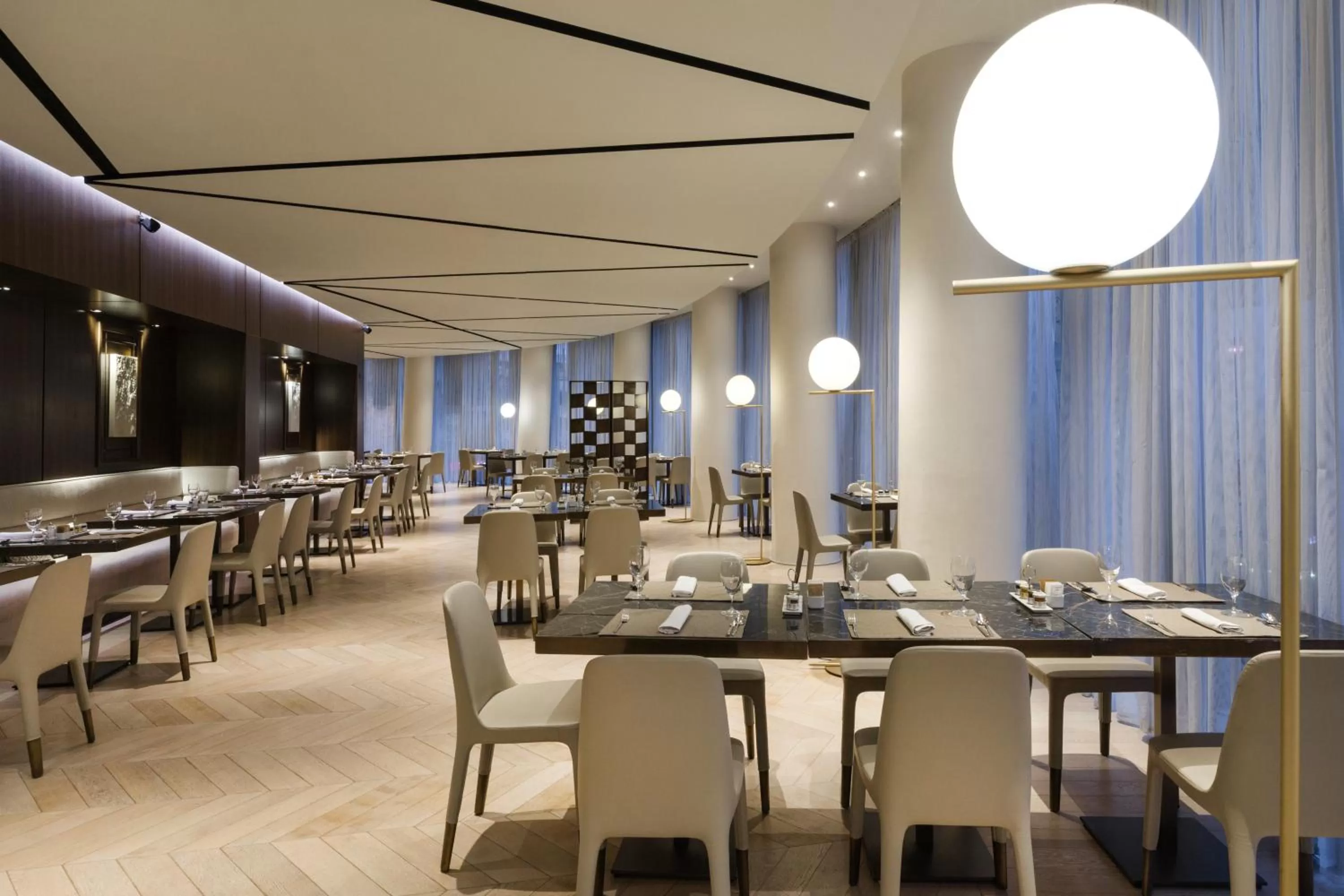 Restaurant/places to eat in Maritim Hotel Plaza Tirana