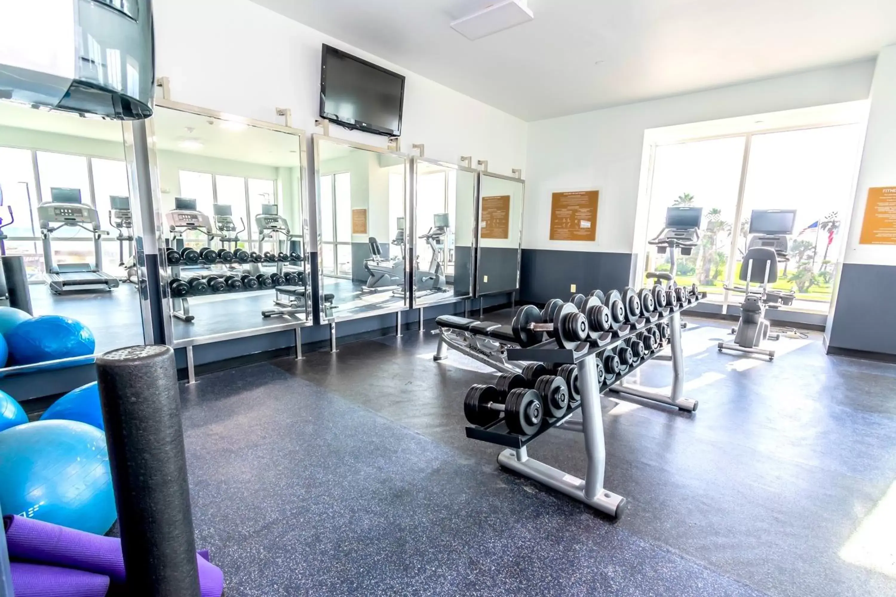 Fitness centre/facilities, Fitness Center/Facilities in Clarion Pointe Galveston Seawall