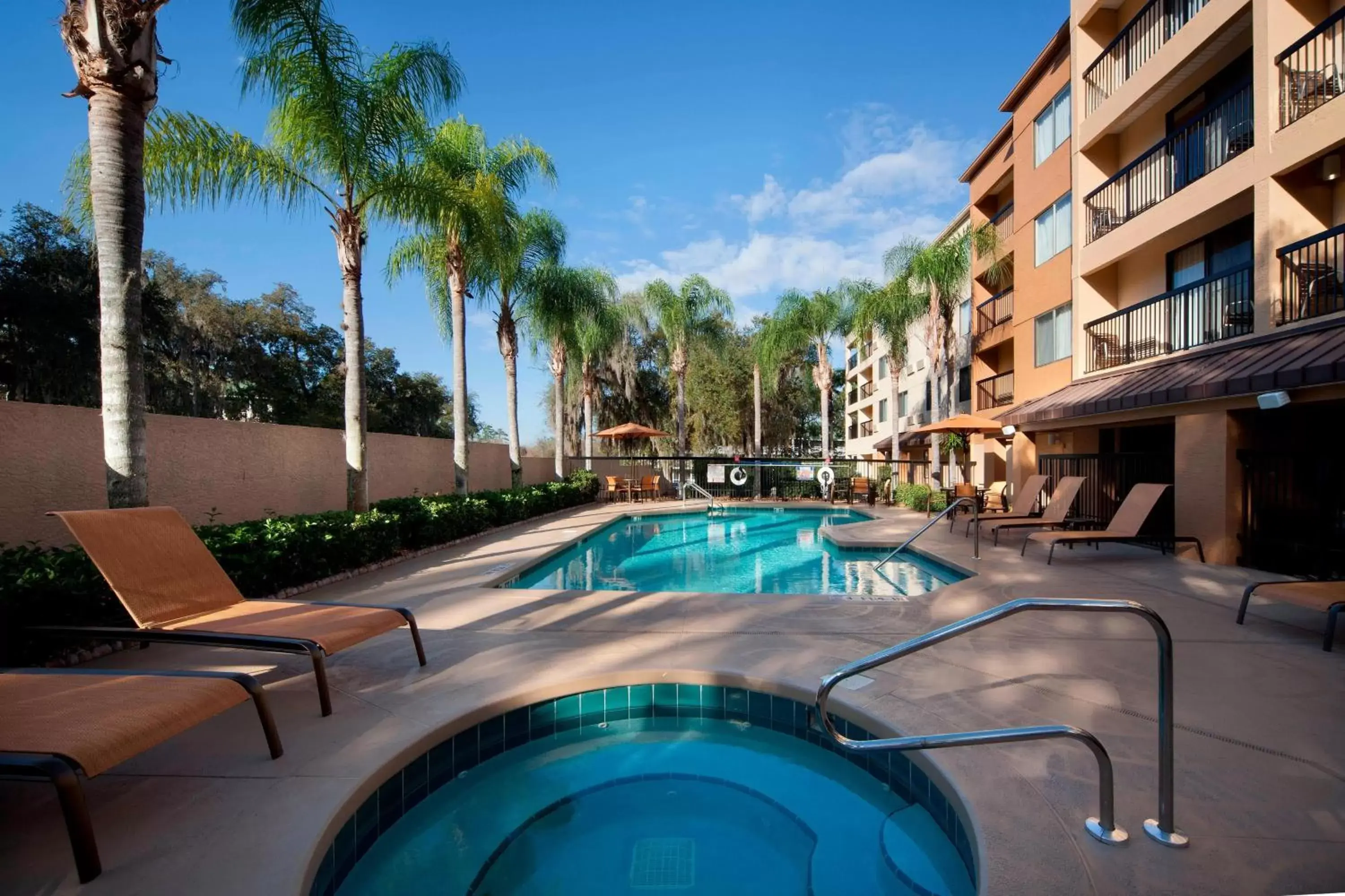 Swimming Pool in Courtyard by Marriott Orlando East/UCF Area
