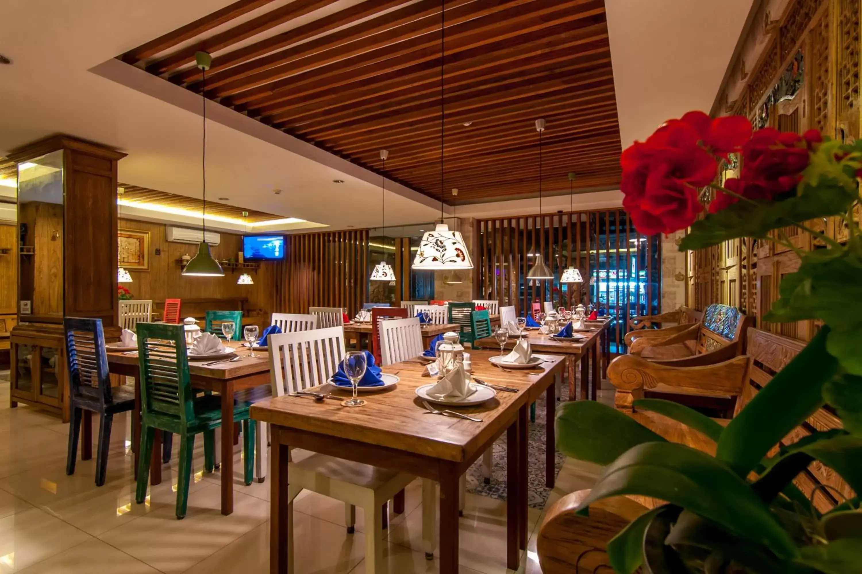 Restaurant/places to eat in Rhadana Hotel