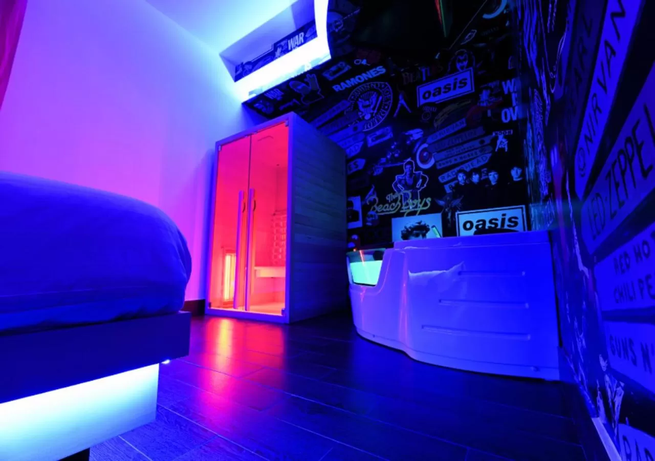 Hot Tub in ARTEMIDE "Fiore Club" B&B SUITE SPA