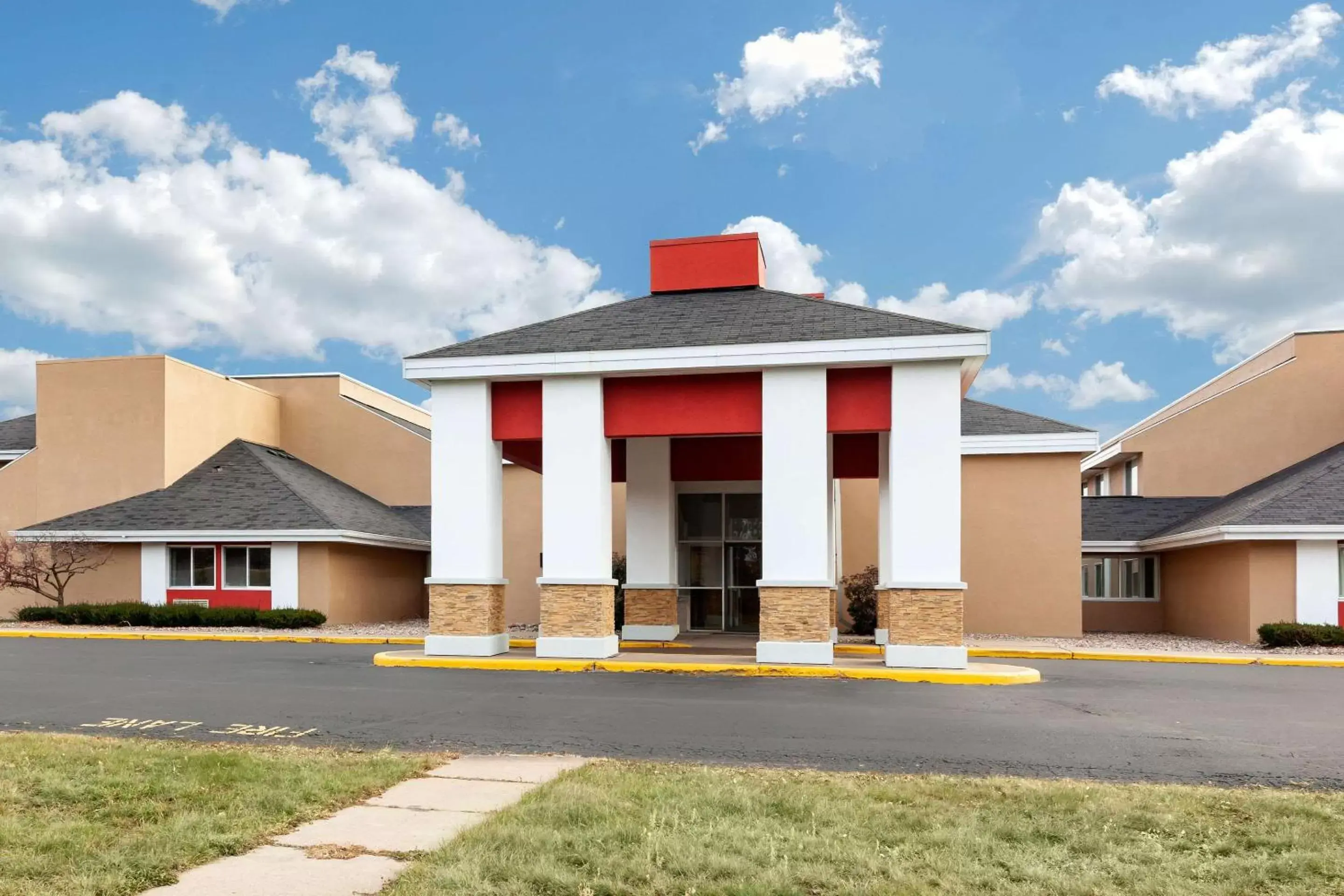 Property Building in Econo Lodge