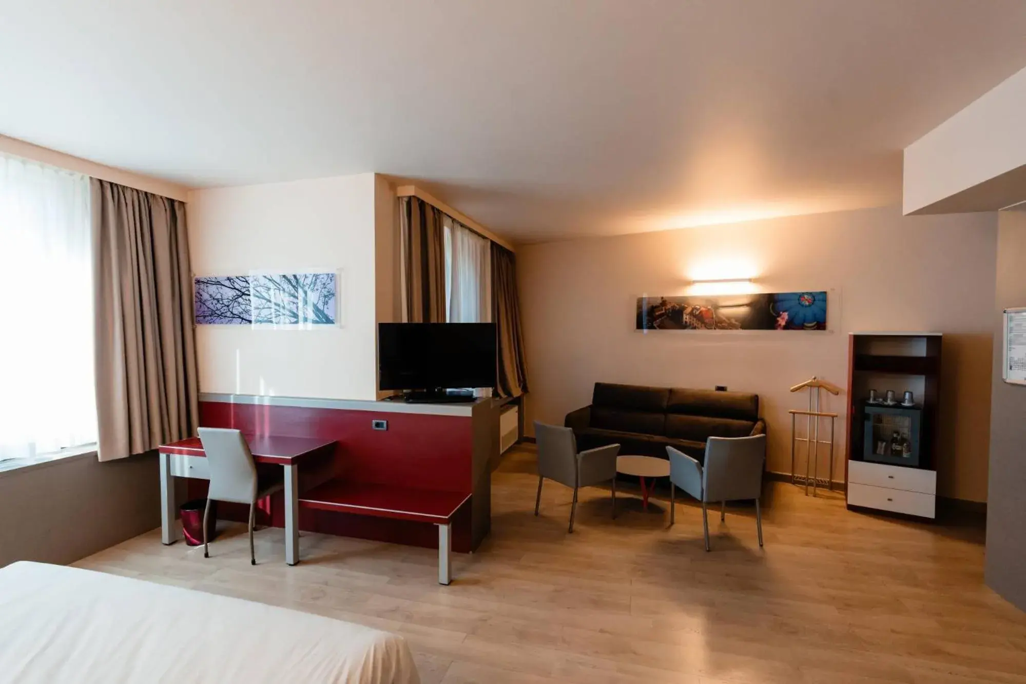 Bedroom, TV/Entertainment Center in Hotel Ristorante I Castelli