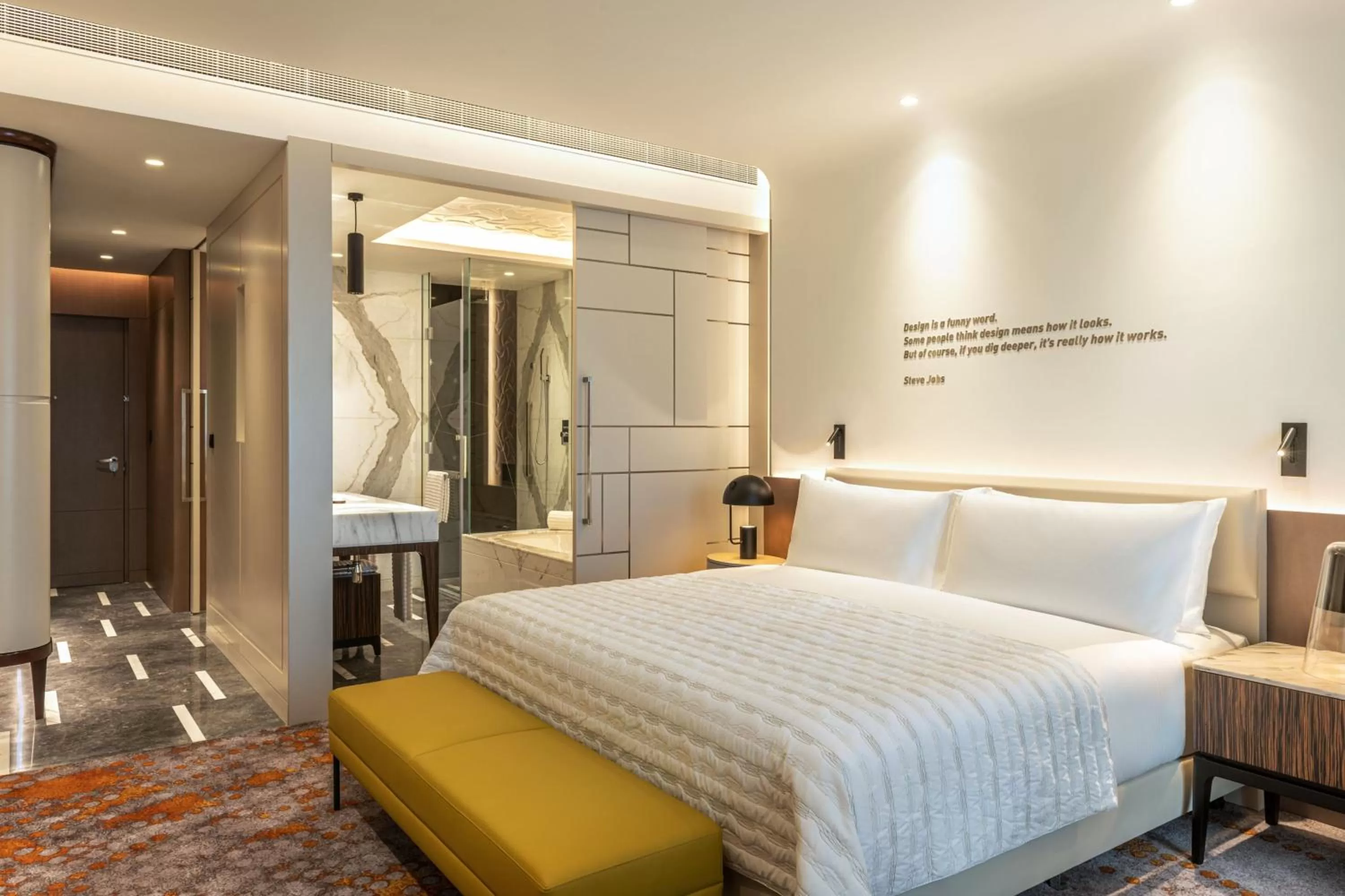 Photo of the whole room, Bed in Le Royal Méridien Place Vendôme Lusail